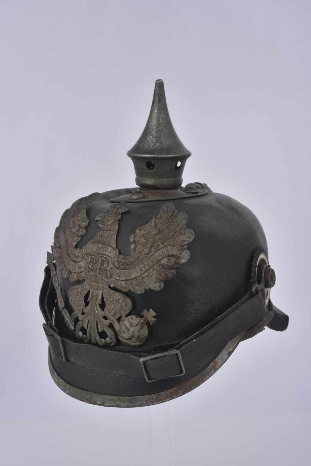 Casque à pointe de linfanterie prussienne Mle 15 Bombe écrasée, jugulaires postérieures. Etat II