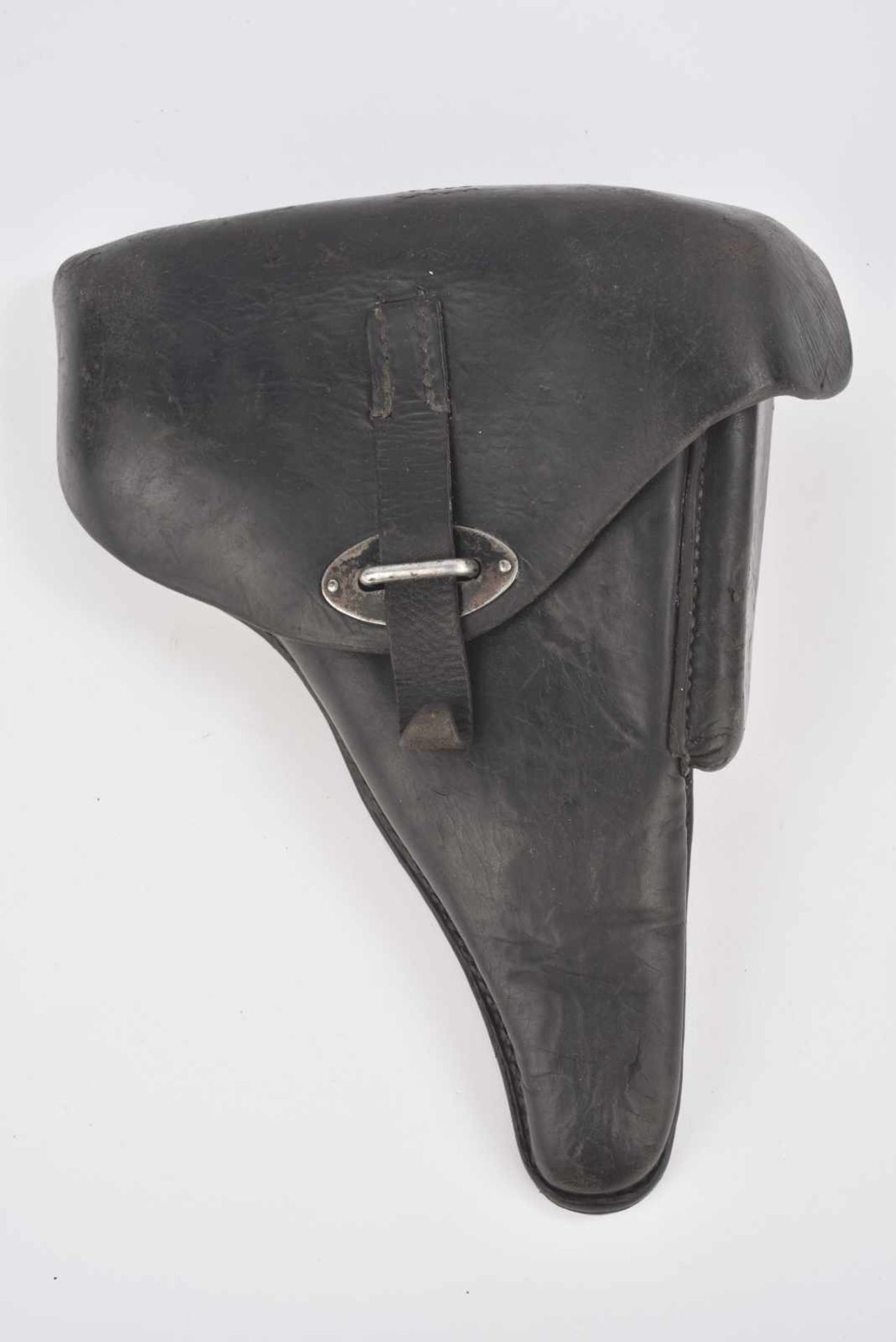 Etui de pistolet P38 En cuir noir, marquages "P38" au dos. Aigle du Waffenamt 101. A noter de