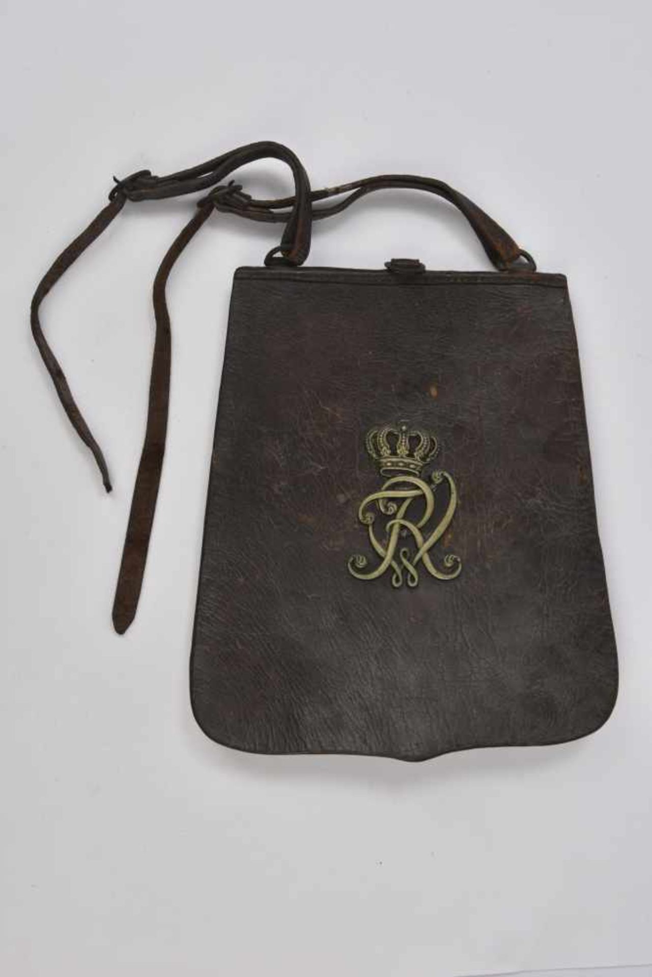 Sabretache de cavalerie Sabretache de régiment de Hussards Prussiens en cuir verni noir au chiffre