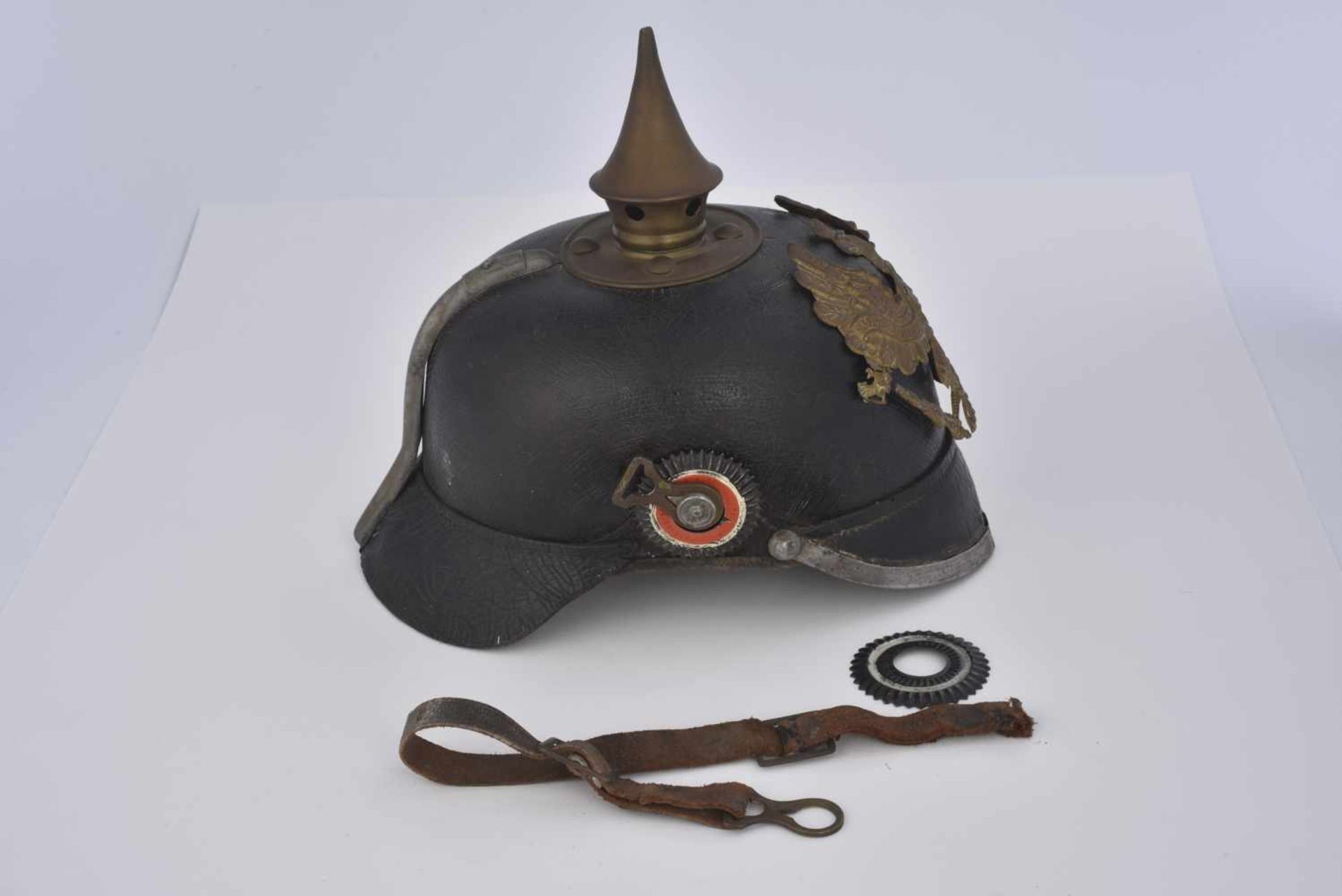 Casque à pointe de l'Infanterie Prussienne modèle 1895, avec ses bonnes cocardes, accident à la - Bild 2 aus 4