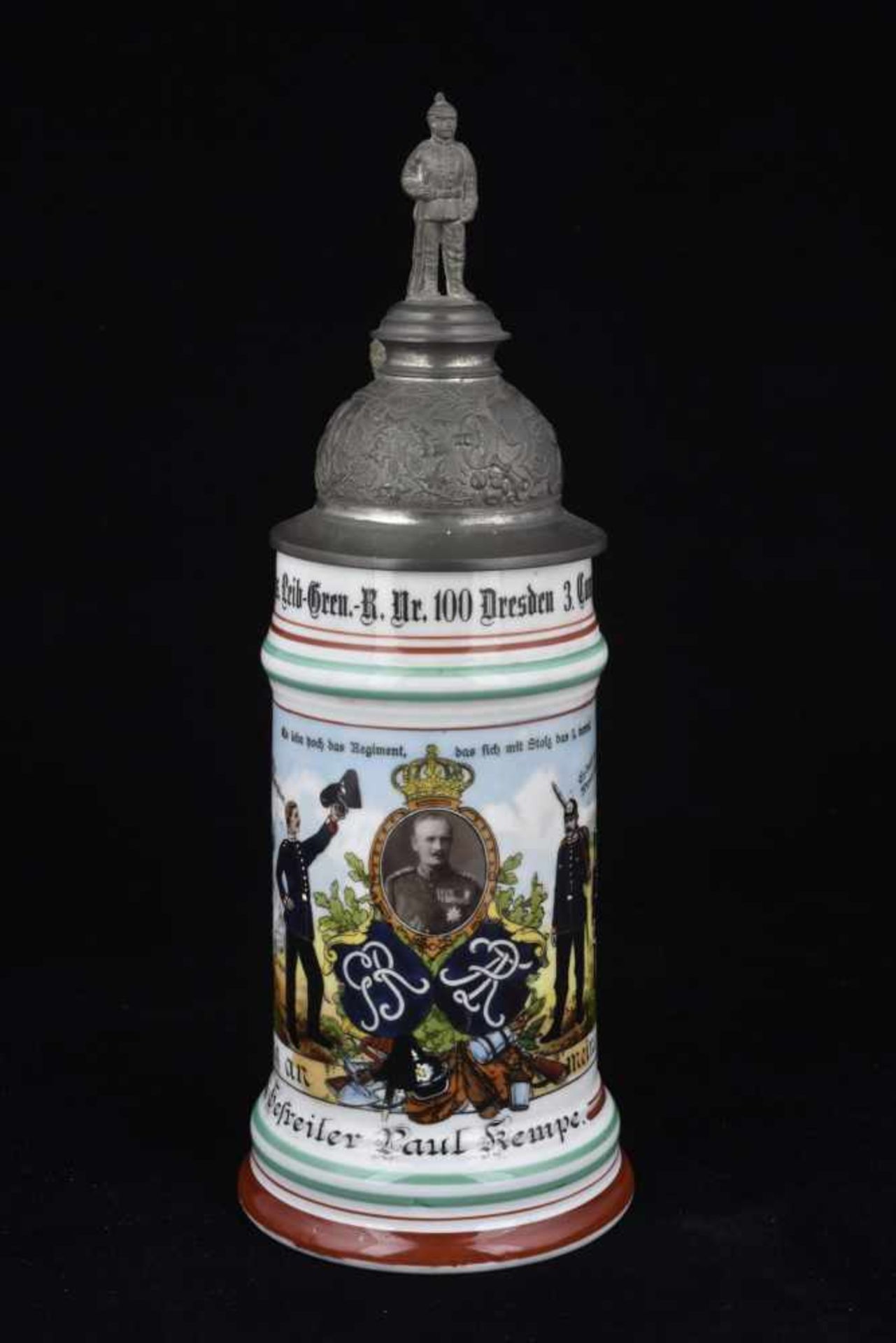 Chope de réserviste de Grenadiers de Dresde Chope en porcelaine d'un demi-litre attribuée à : 1 kgl.