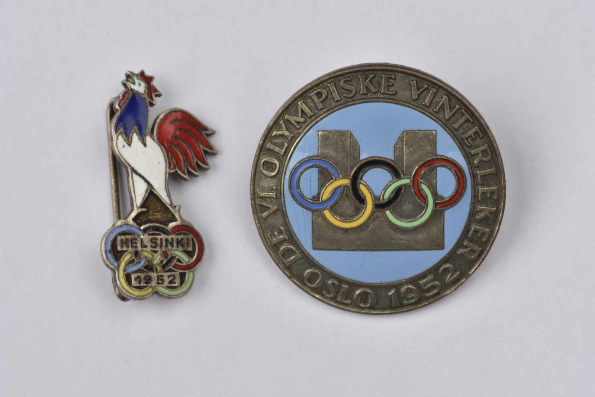Badges de l'équipe de France aux Jeux de Helsinki en 1952 Comprenant un insigne représentant un