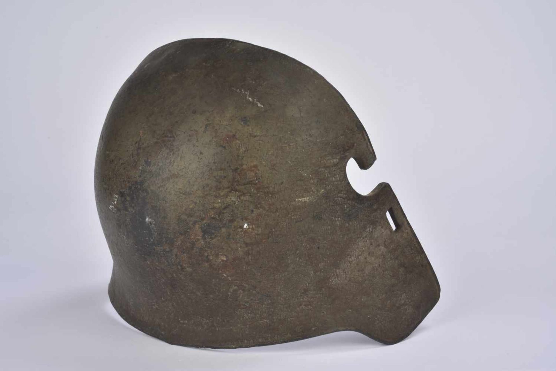 Plaque de blindage Stahlhelm modèle 1916.Plaque d'acier avec restant de peinture feldgrau. Marquages - Bild 3 aus 4