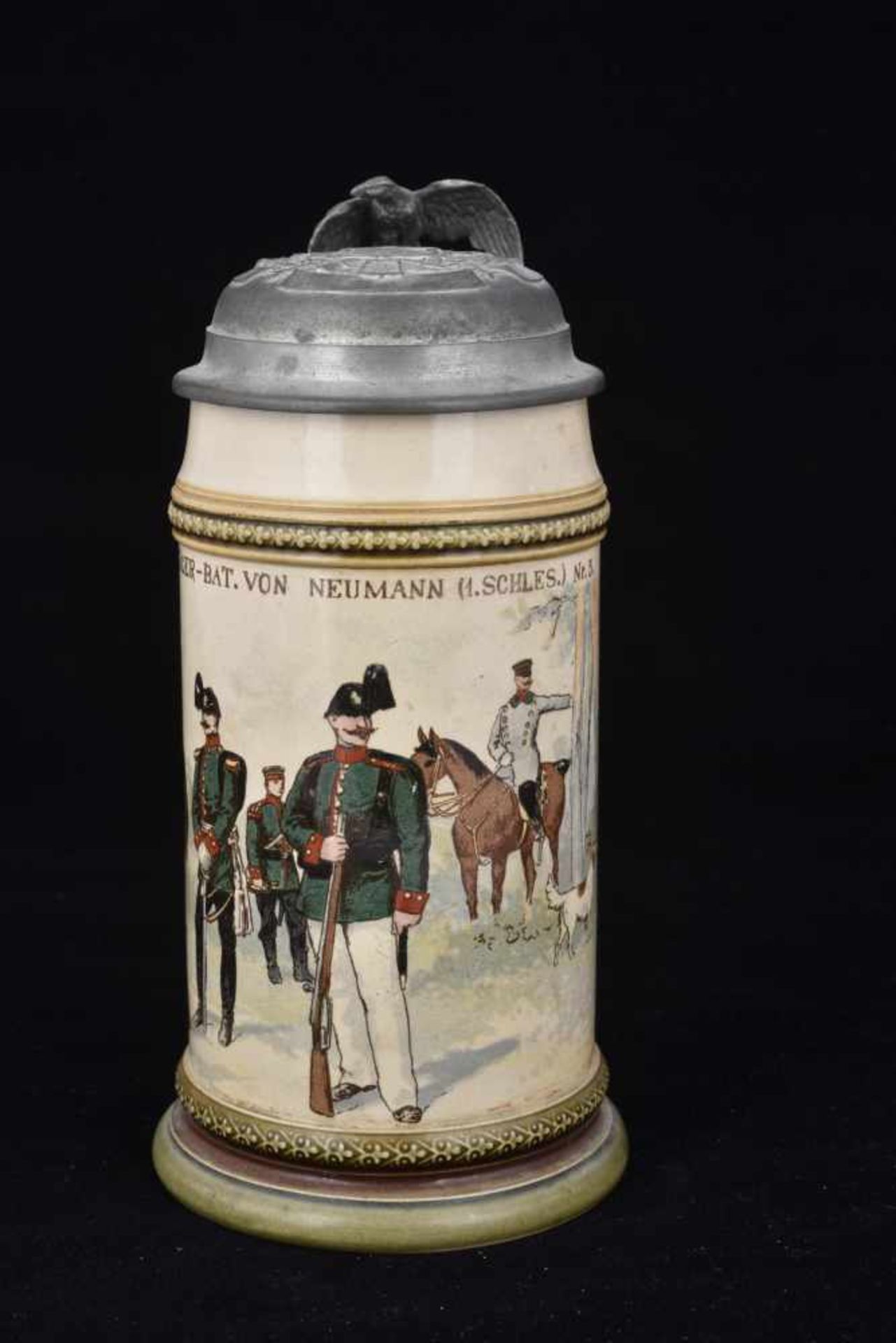 Chope de réserviste d'un bataillon de chasseurs. Chope en grès d'un demi-litre attribuée à : Jäger-