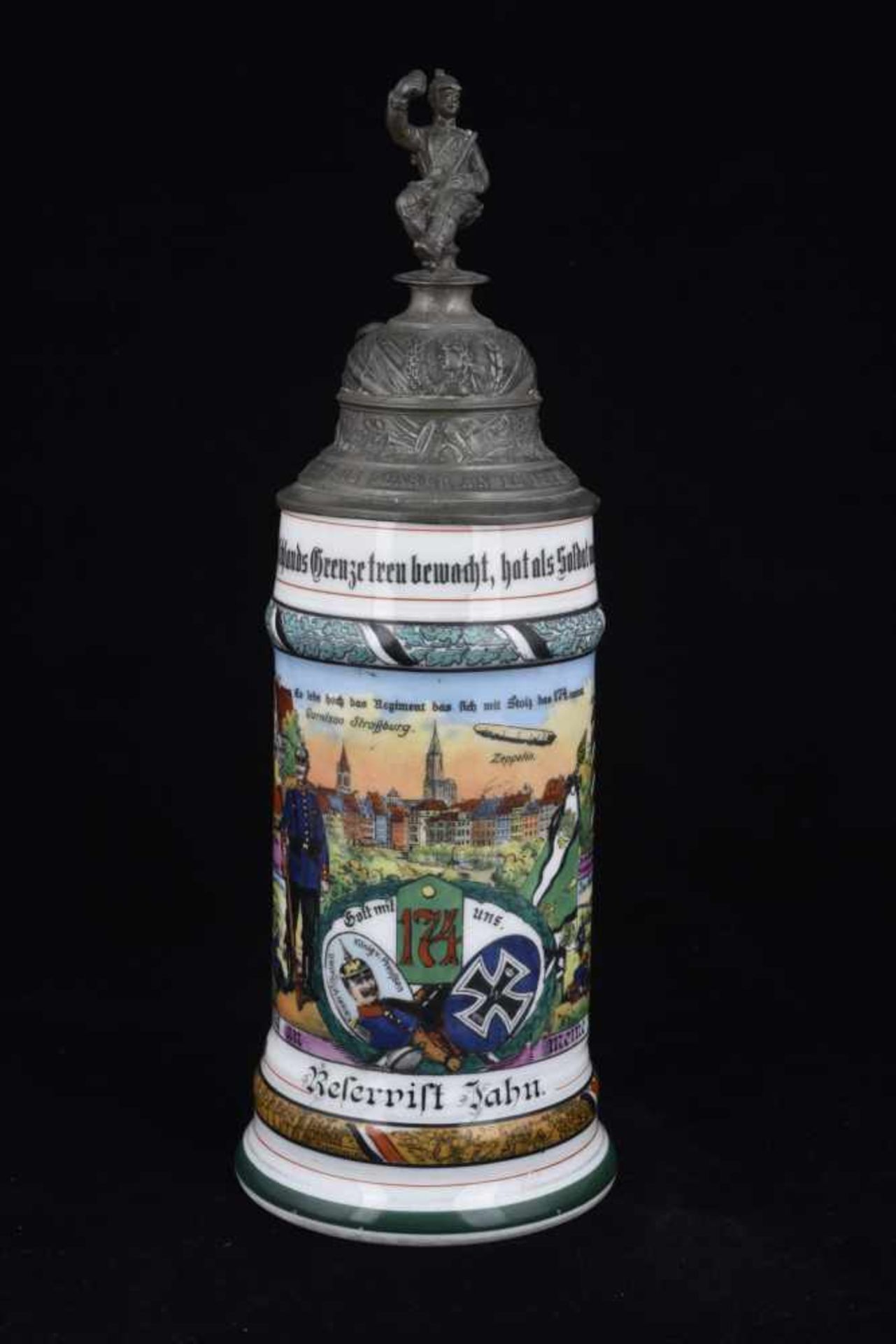 Chope de réserviste de l'Infanterie de Strasbourg Chope en porcelaine d'un litre attribuée à : 10.