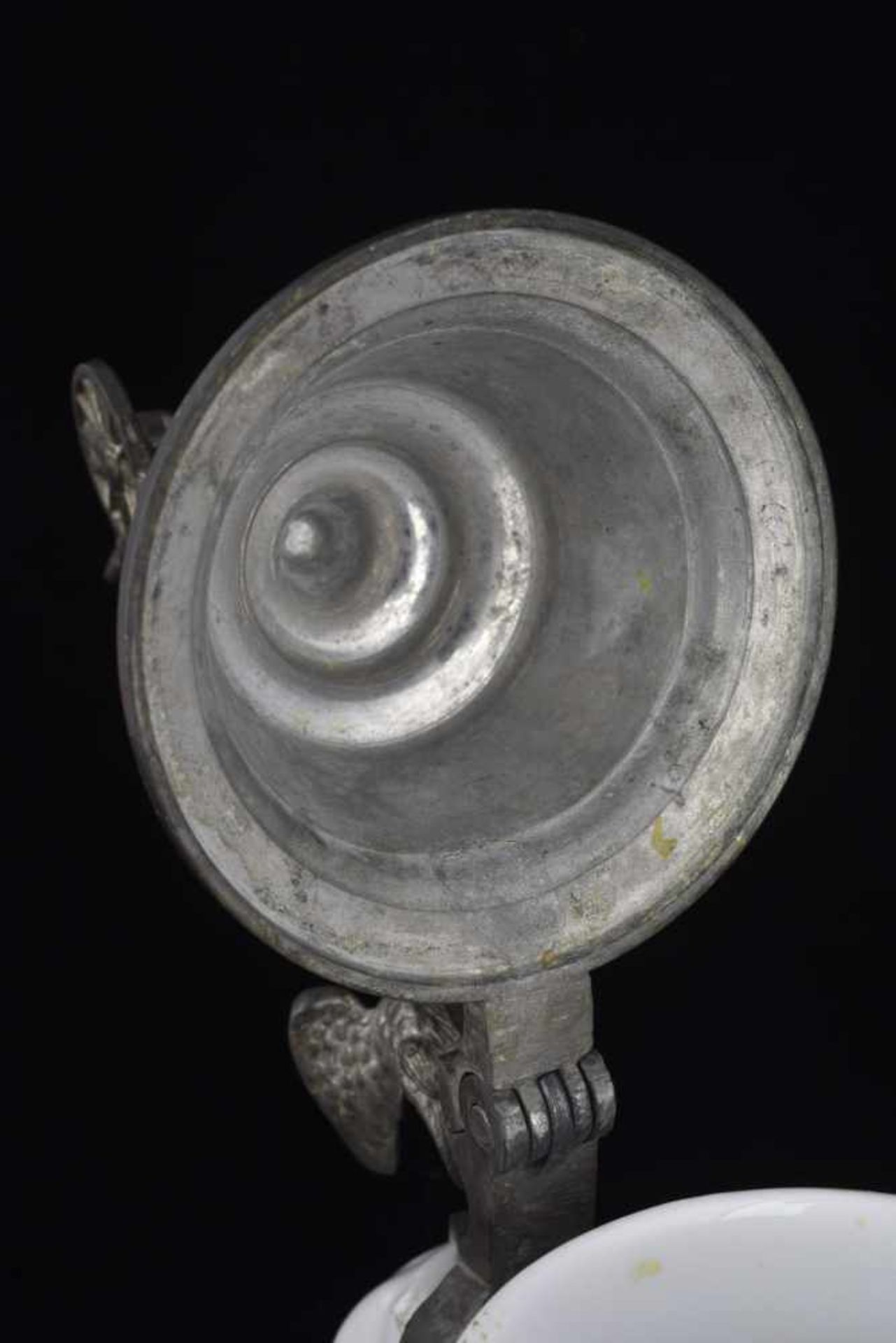 Chope de réserviste de l'Artillerie de Vüterbag Chope en porcelaine d'un demi-litre attribuée à : - Image 3 of 4