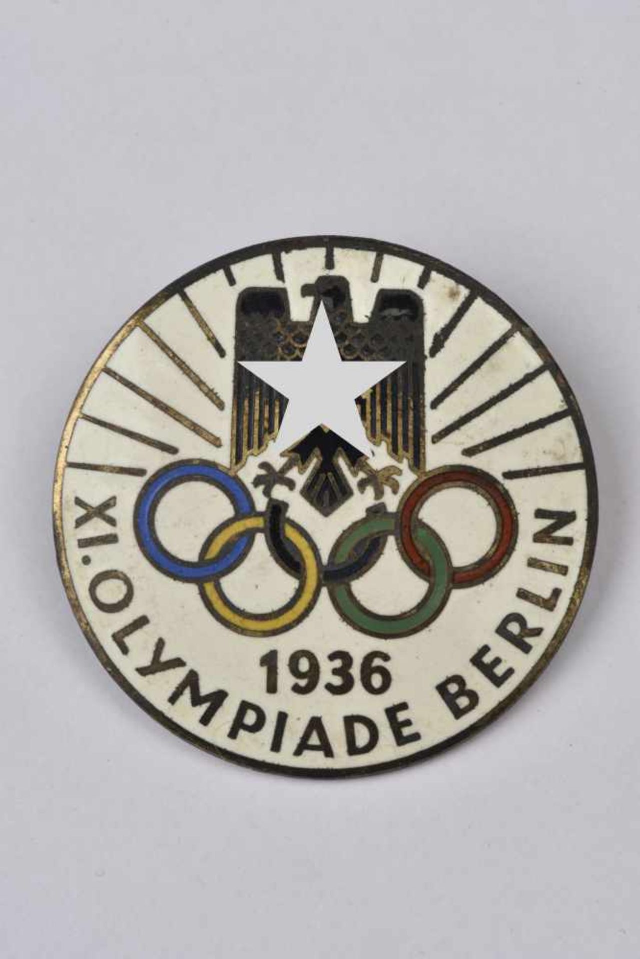 Badge officiel des Jeux de Berlin 1936. En émail, attache complète. Fabrication H Osang Dresden ,