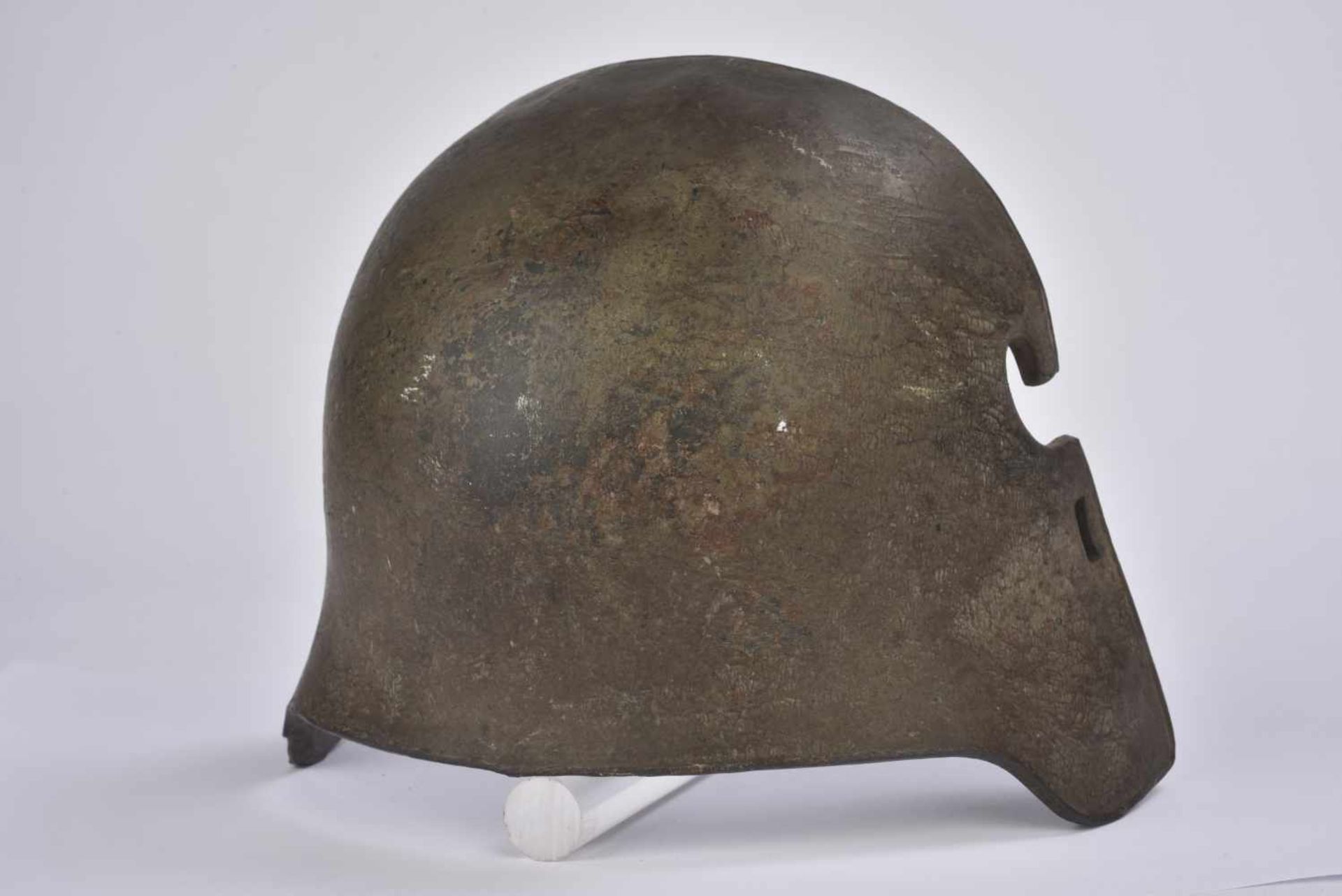 Plaque de blindage Stahlhelm modèle 1916.Plaque d'acier avec restant de peinture feldgrau. Marquages