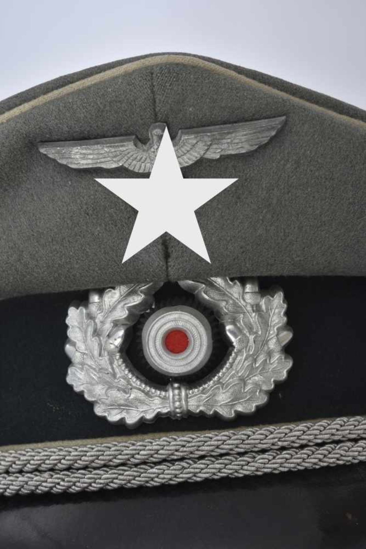 Casquette d'officier d'infanterieEn drap Feldgrau, triple liseré blanc de l'infanterie, insignes - Bild 2 aus 4