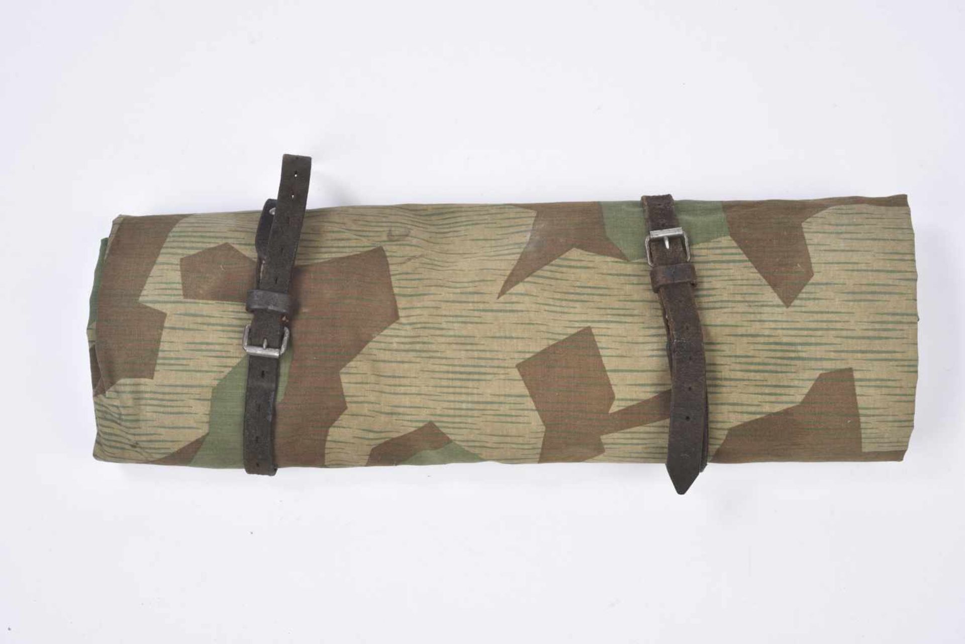 Toile de tente camouflée Camouflage éclat, tous les boutons sont présents. Reste de marquages