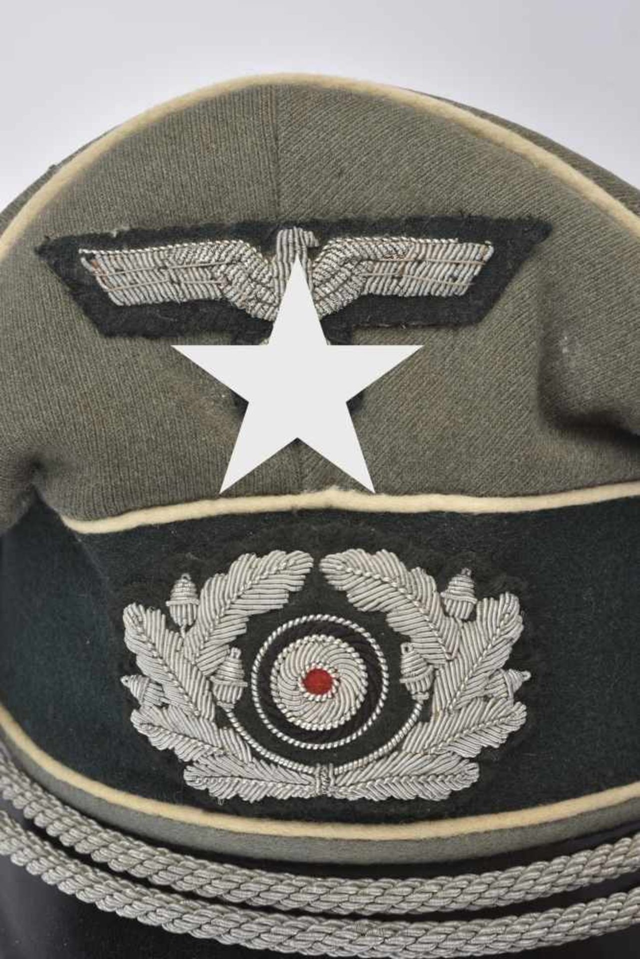 Casquette d'officier d'infanterieEn gabardine Feldgrau, triple liseré blanc de l'infanterie, - Image 2 of 4