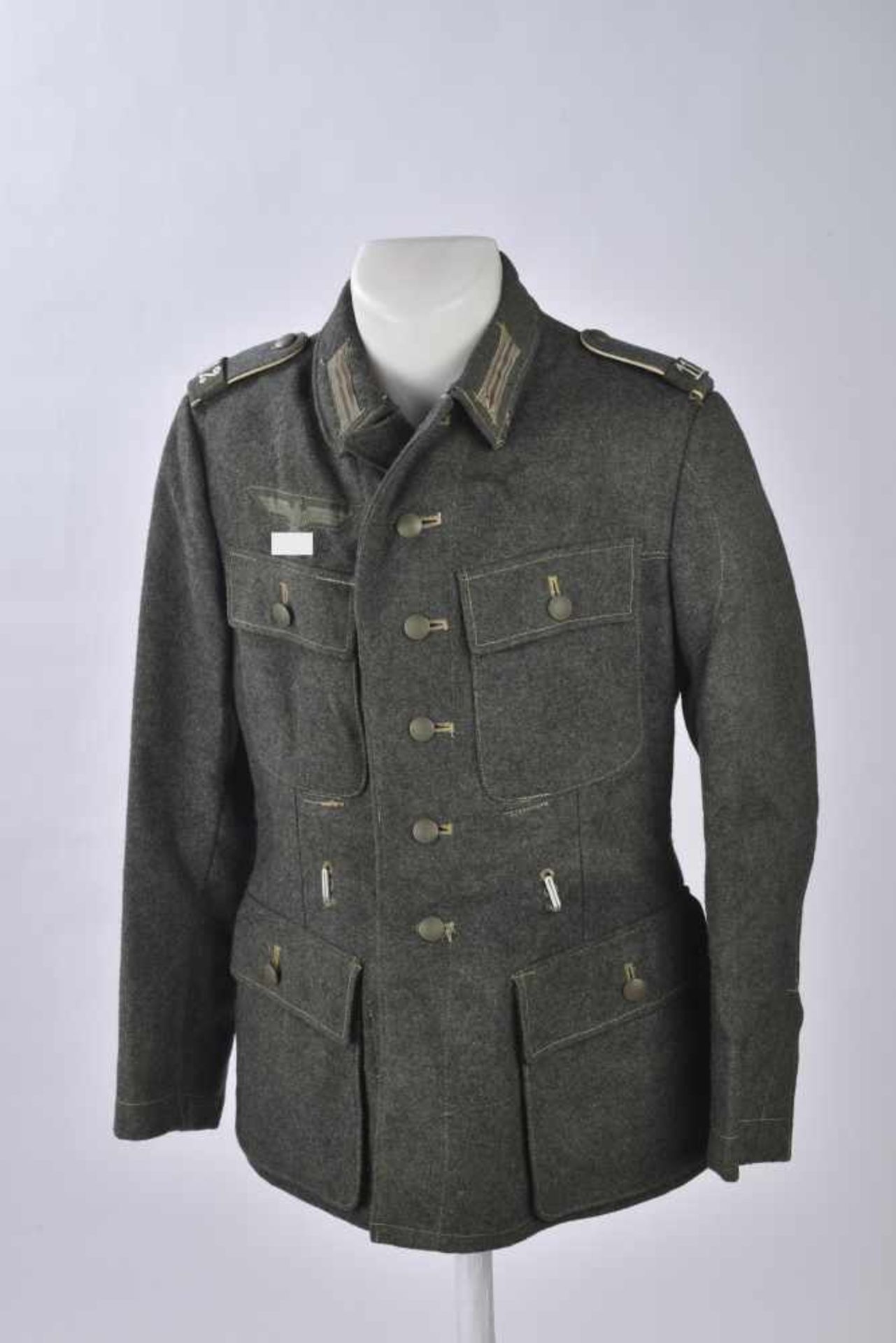 Vareuse du 112ème régiment dinfanterie Modèle 33 modifiée 1943. En drap Feldgrau, tous les