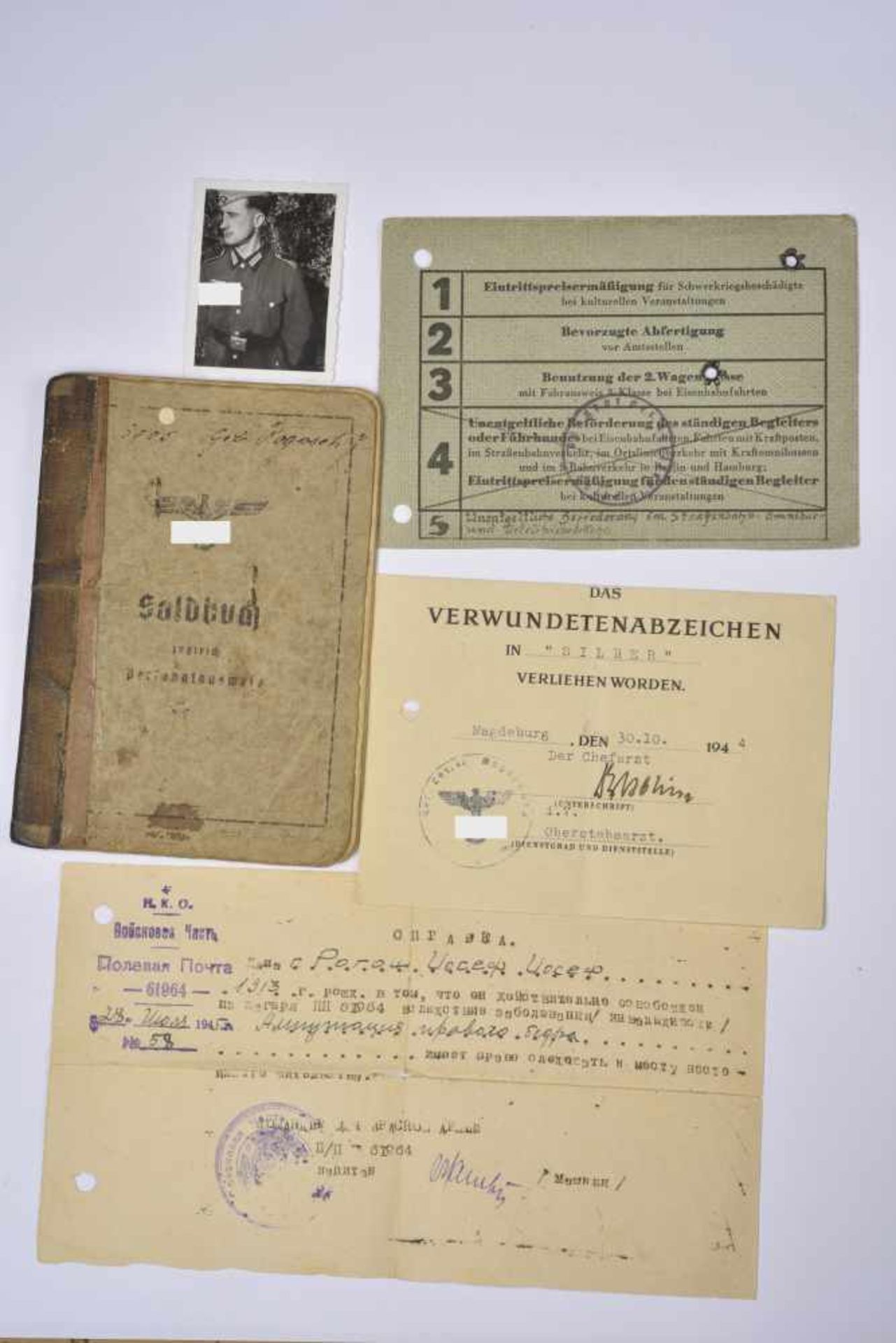 Soldbuch premier type de lObergefreiter Schützen Premier type de soldbuch, ouvert le 1er novembre