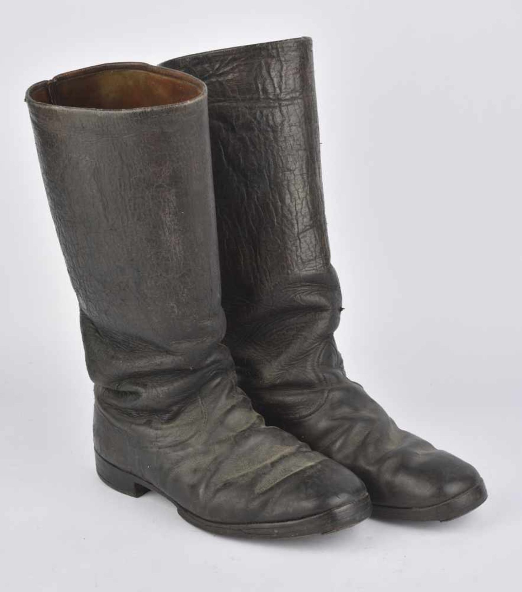 Bottes d'officier de la HeerTige hautes en cuir noir, paire homogène, semelles lisses et ferrées.