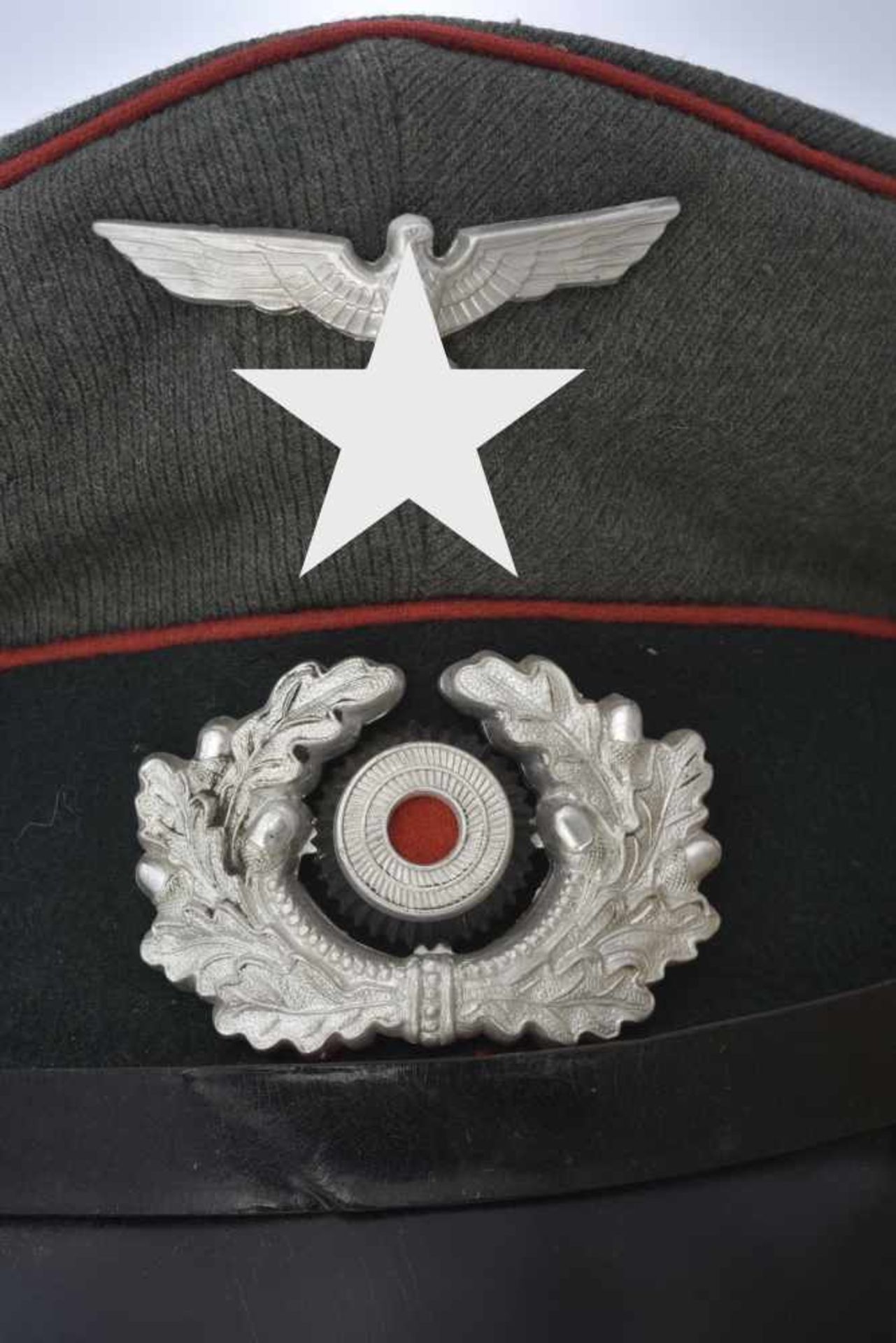 Casquette de sous-officier d'artillerieEn gabardine Feldgrau, triple liseré rouge de l'artillerie, - Bild 2 aus 4
