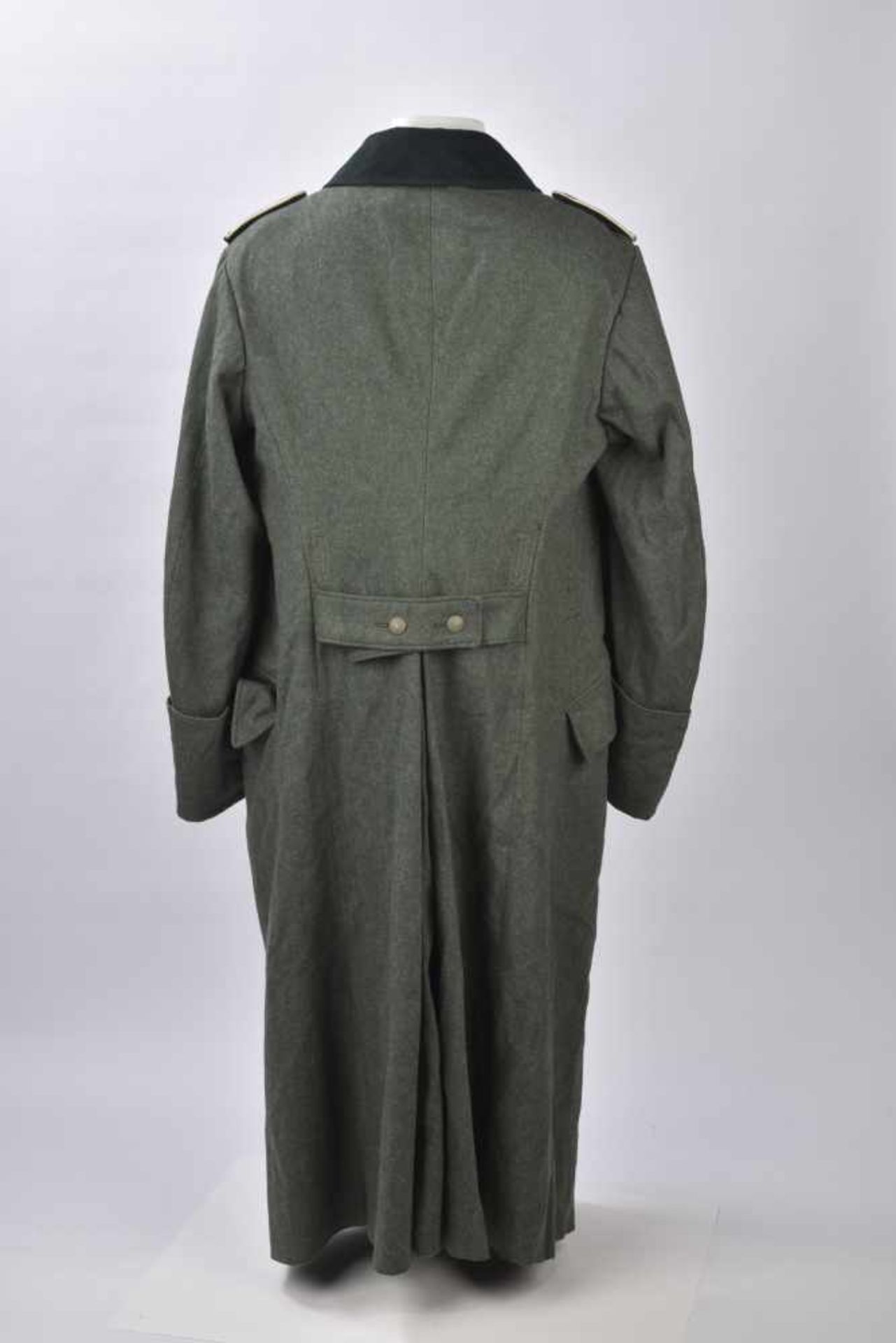 Manteau de Feldwebel en drap Feldgrau, la majorité des boutons sont présents, col vert canard, - Bild 4 aus 4