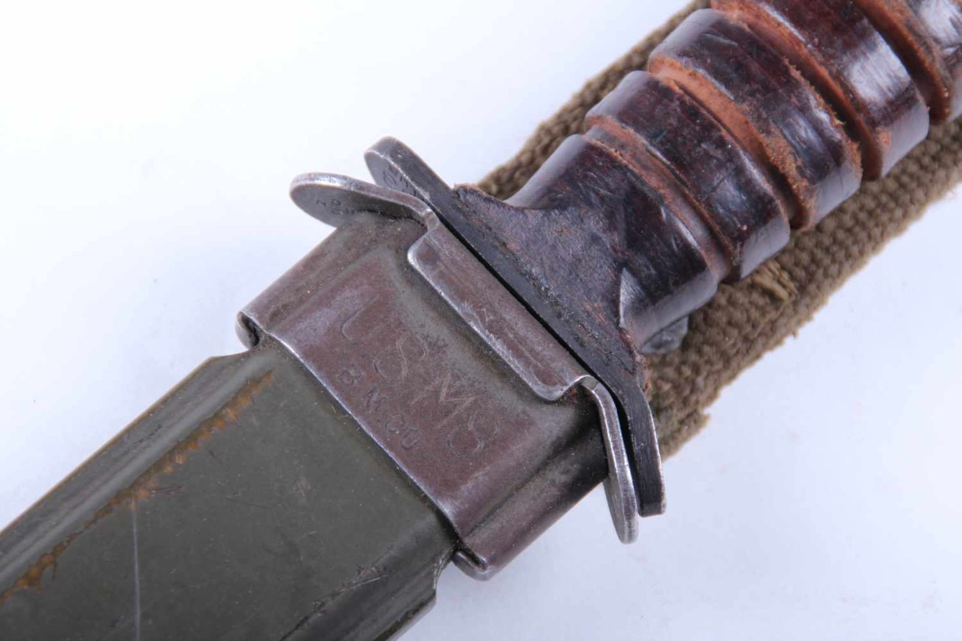 Couteau USM3 Poignée composée de neuf anneaux en cuir marron. Grenade US sur le pommeau ainsi que le - Bild 2 aus 4