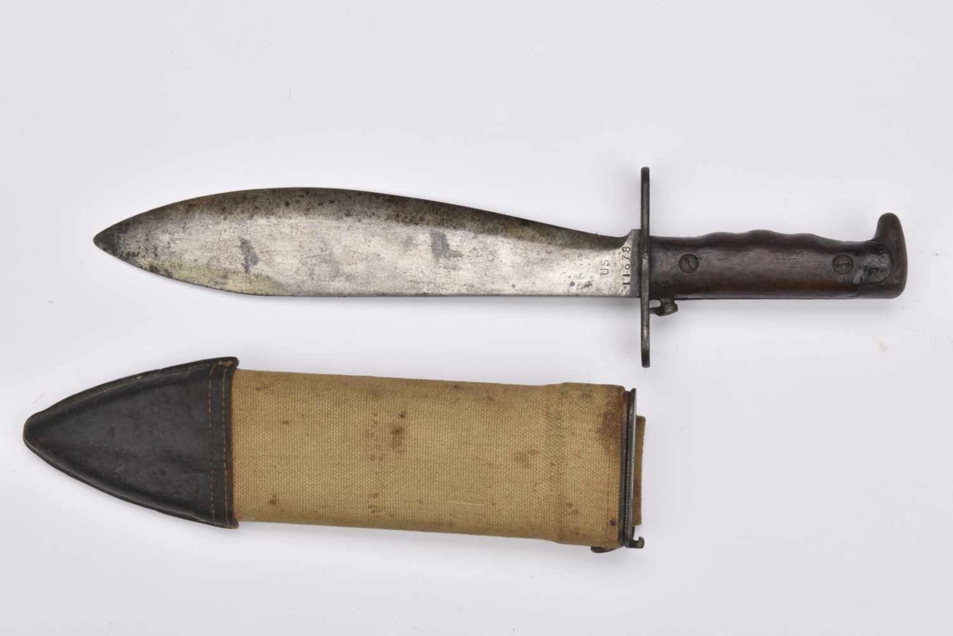 Couteau BOLO Poignée en bois. Lame complète légèrement oxydée. Marquages SA 1912 et US 11678 . - Bild 2 aus 2