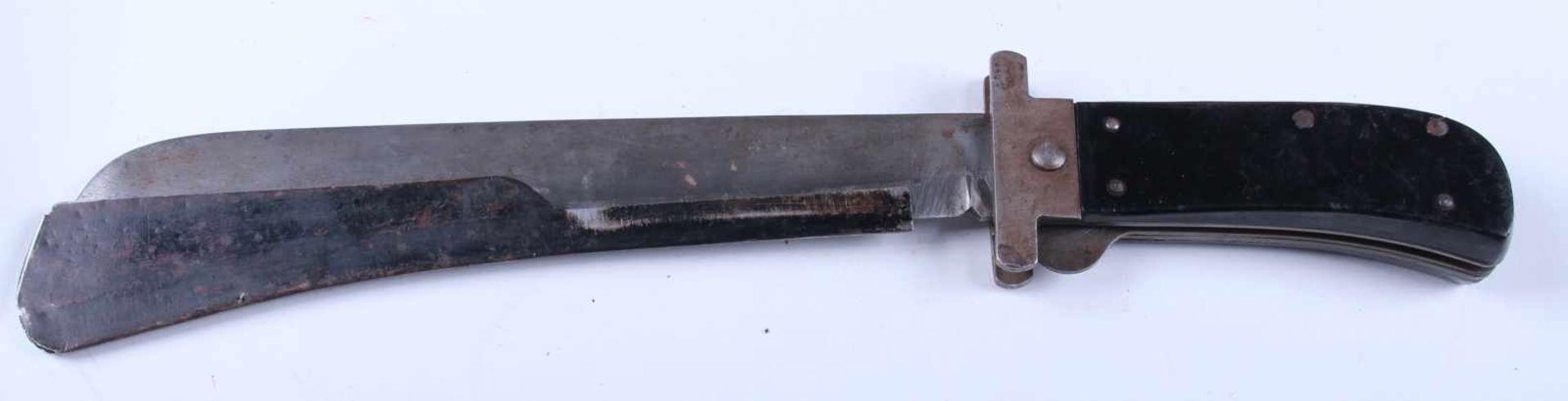 Machette de survie USAAF Protège lame en métal, modèle pliante. Lame complète quelque peu oxydée. - Bild 2 aus 4