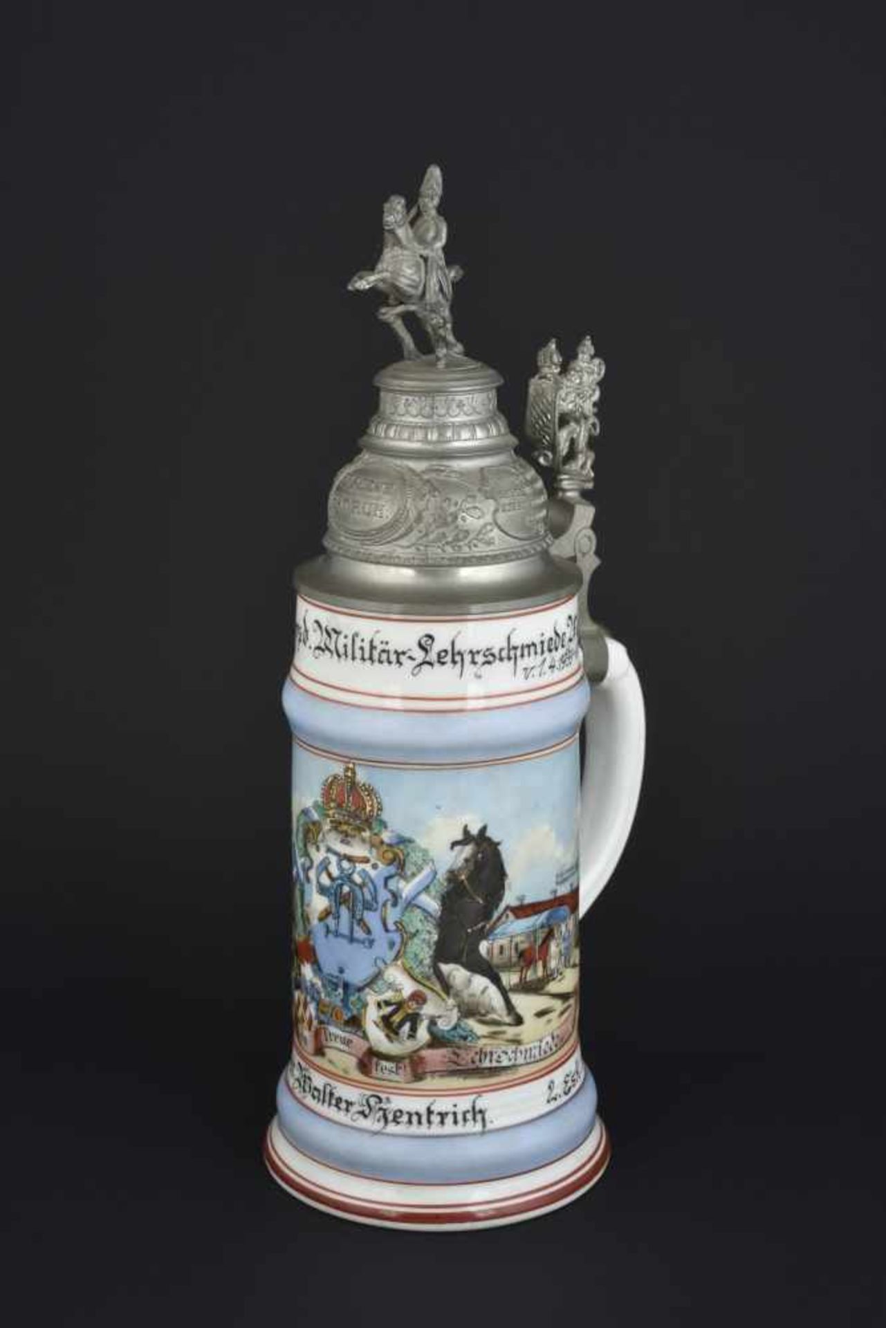 Chope de réserviste d'une école de cavalerie. Chope de porcelaine d'un demi litre attribué au 2.