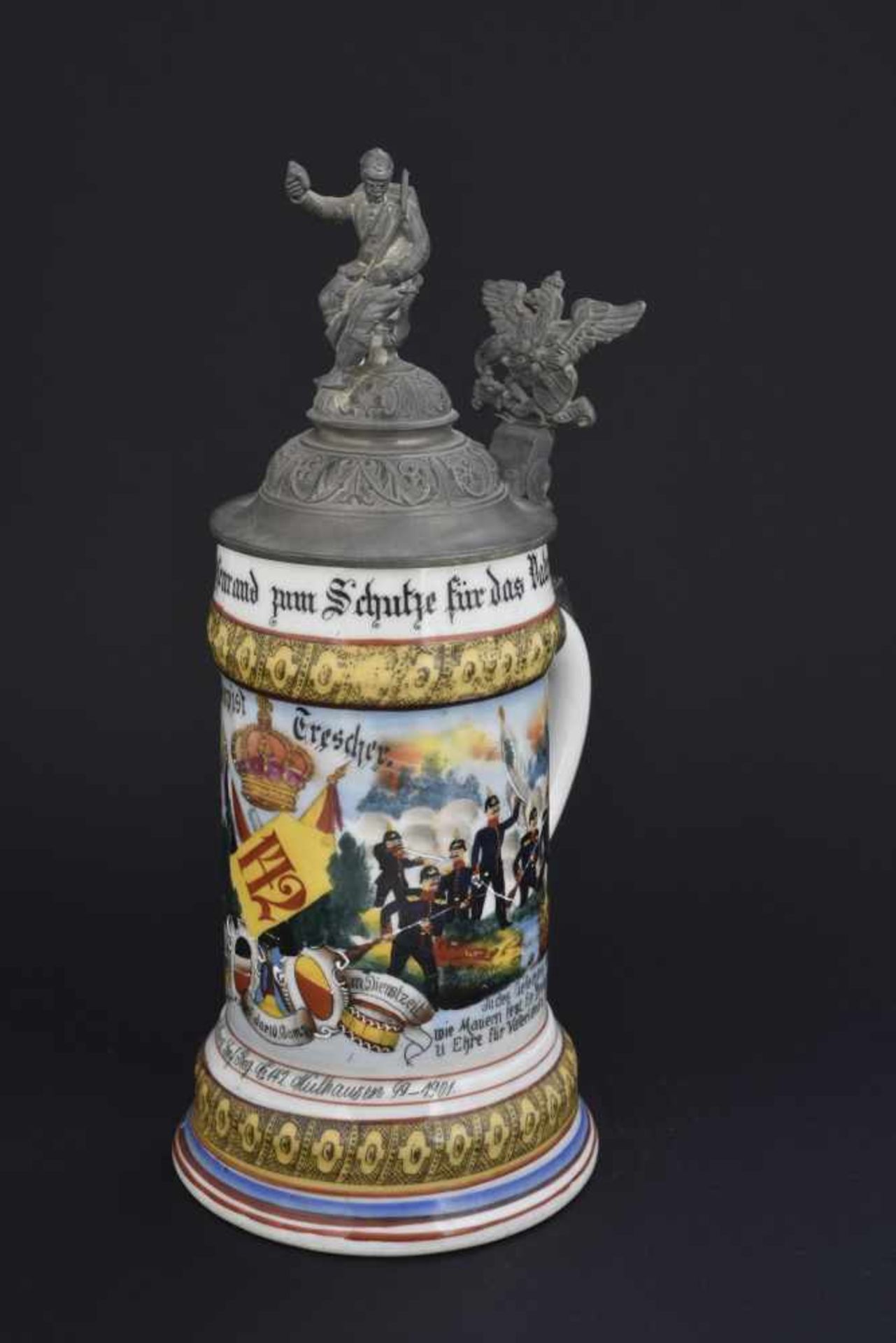 Chope de réserviste d'infanterie badoiseChope de porcelaine d'un demi litre du 7ème régiment d'