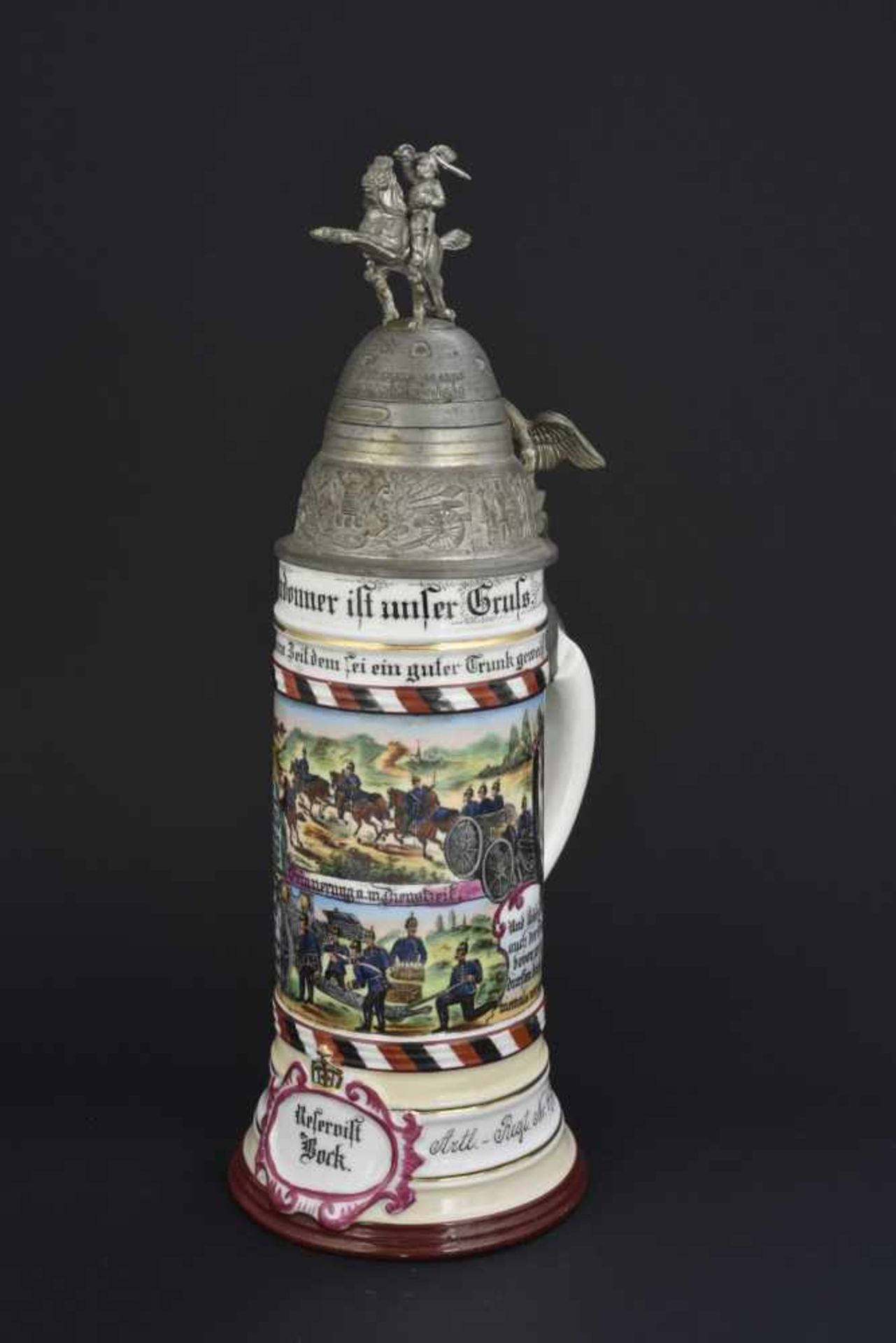 Chope de réserviste de l'artillerie hessoiseChope de porcelaine d'un demi litre de la 4ème