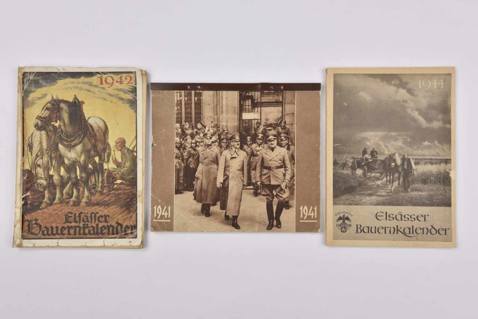 Calendriers d'Alsace occupée Lot de trois calendriers pour les années 1941, 1942, 1944. Pliures,