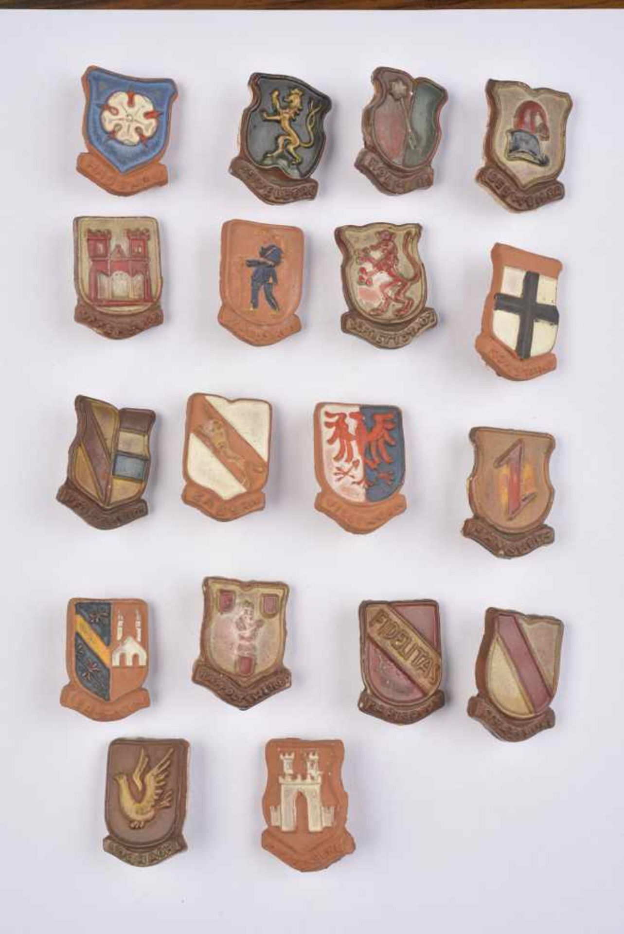 Winterhilfswerk du Gau Baden série du 4/5 janvier 1941 Série en céramique représentant les armoiries