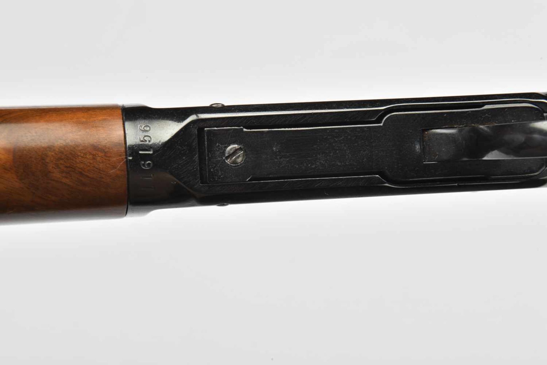 Winchester Riffle modèle 1894 . Calibre 32-40, canon semi octogonal, bronzé noir brillant, hausse - Image 3 of 3