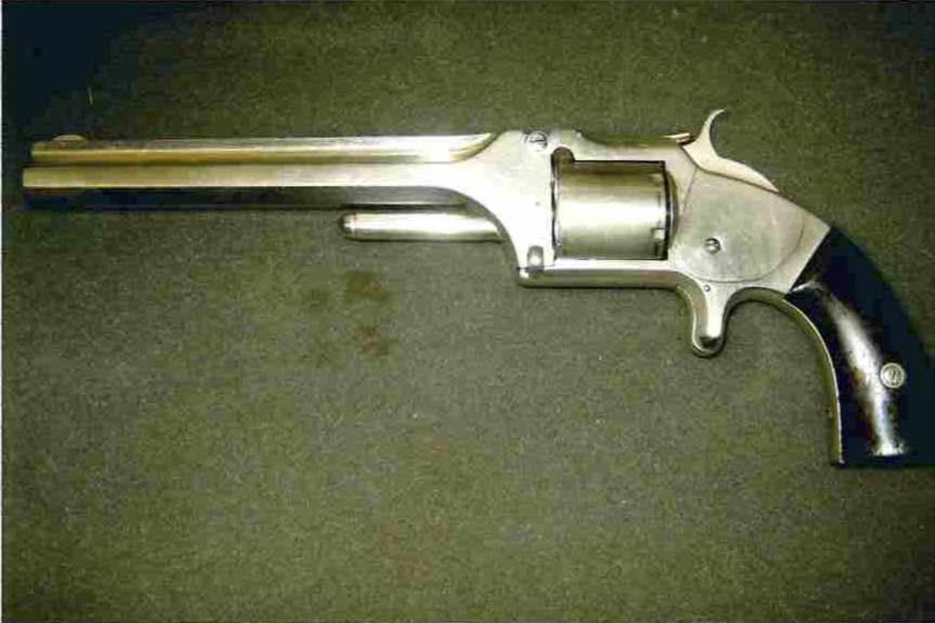 Revolver Smith & Wesson Old Model N°2 Catégorie D. Nickelé d'origine, présentant de légères rayures.