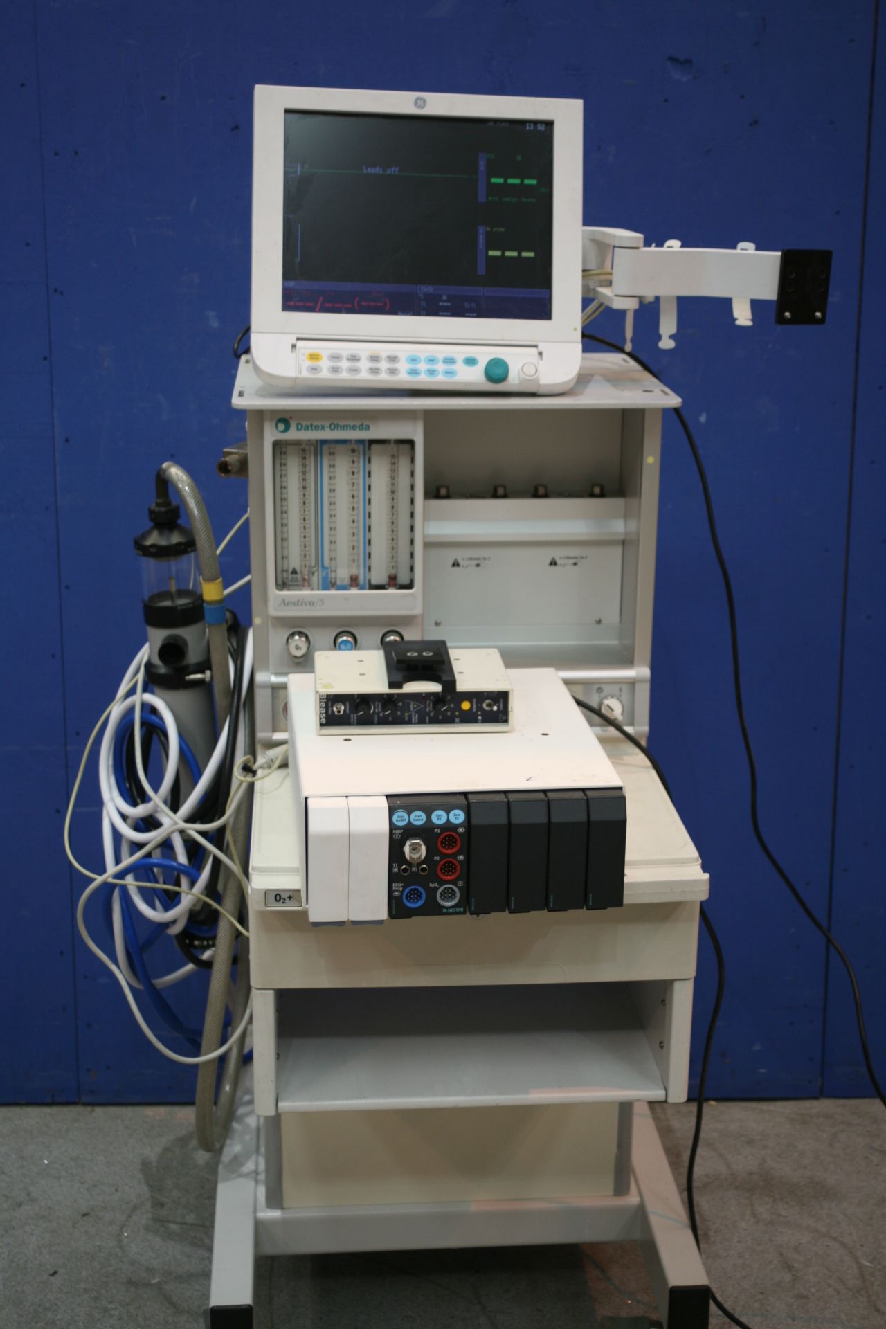 Datex Ohmeda Aestiva/5 Anaesthesia Trolley With Datex Ohmeda S/5 Monitor And Blease Alarm