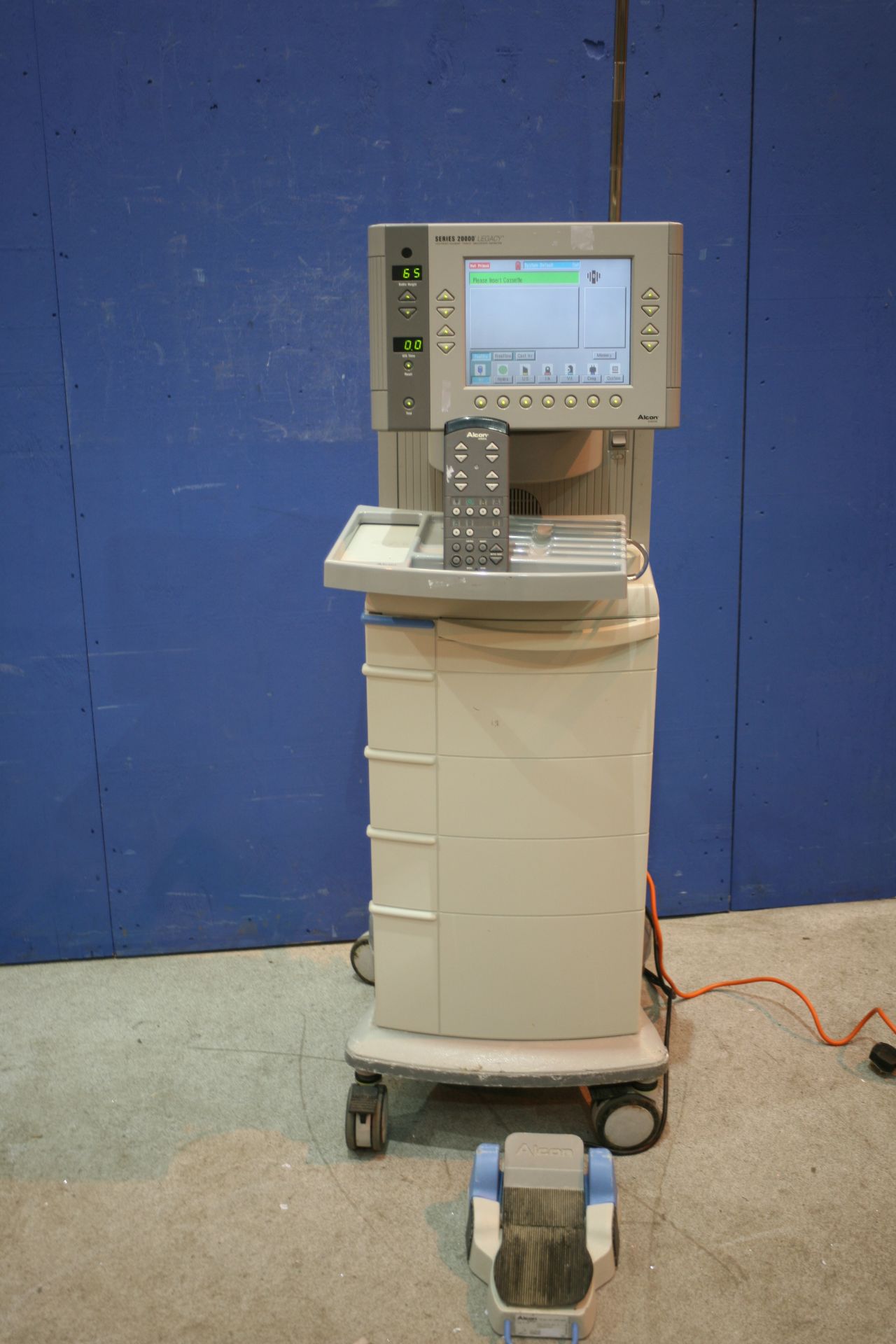 Alcon Series 20000 Legacy Phacoemulsification Machine With Controller. *Powers Up*