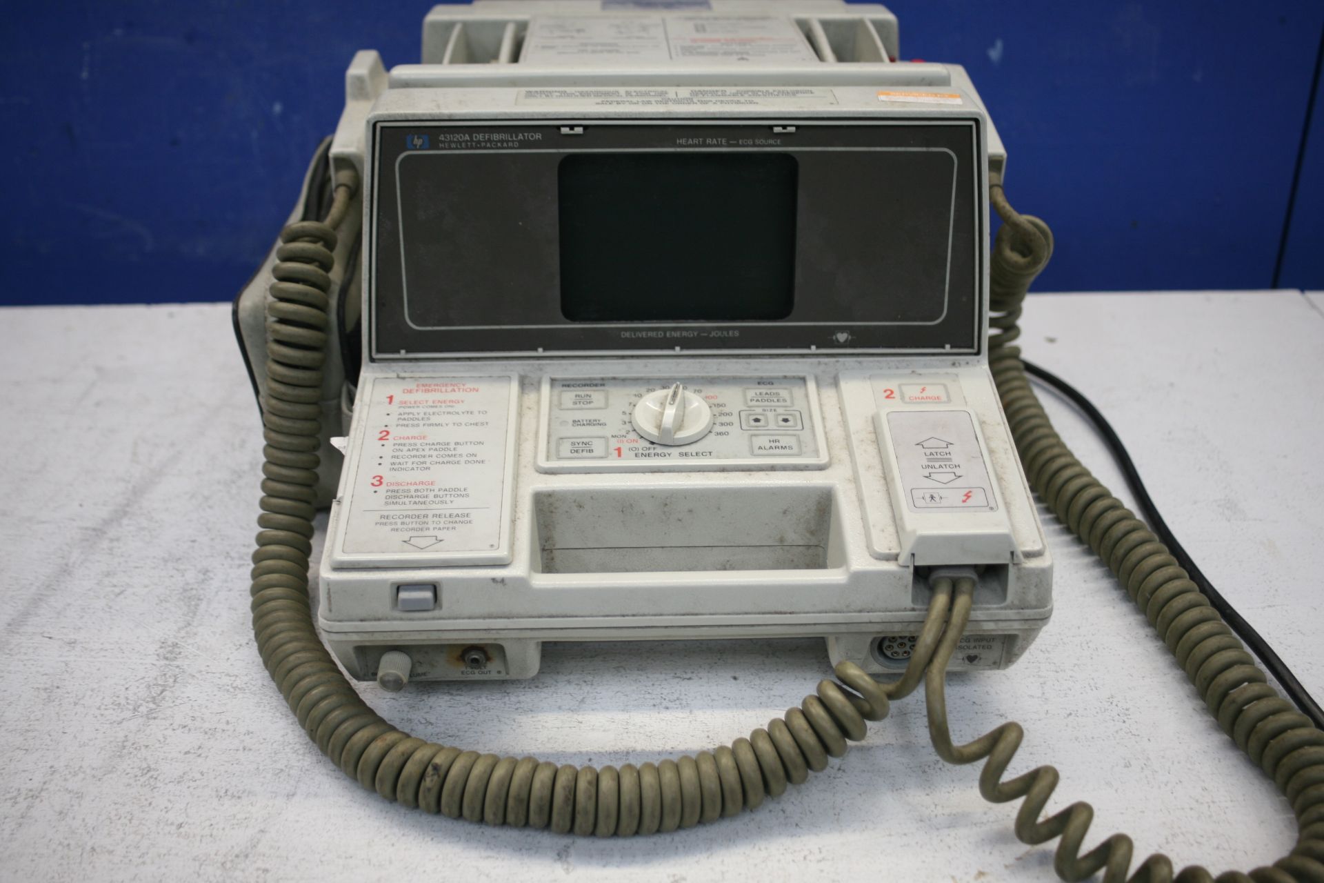 Hewlett Packard 43120A Defibrillator with Paddles *No Power*
