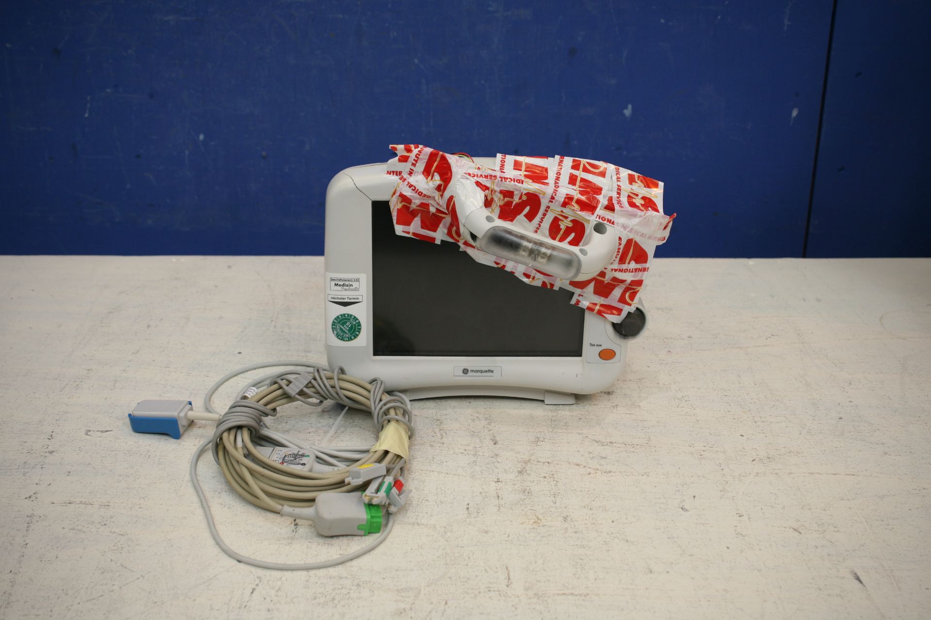 GE Dash 3000 Patient Monitor With ECG Leads *Damaged Handle*