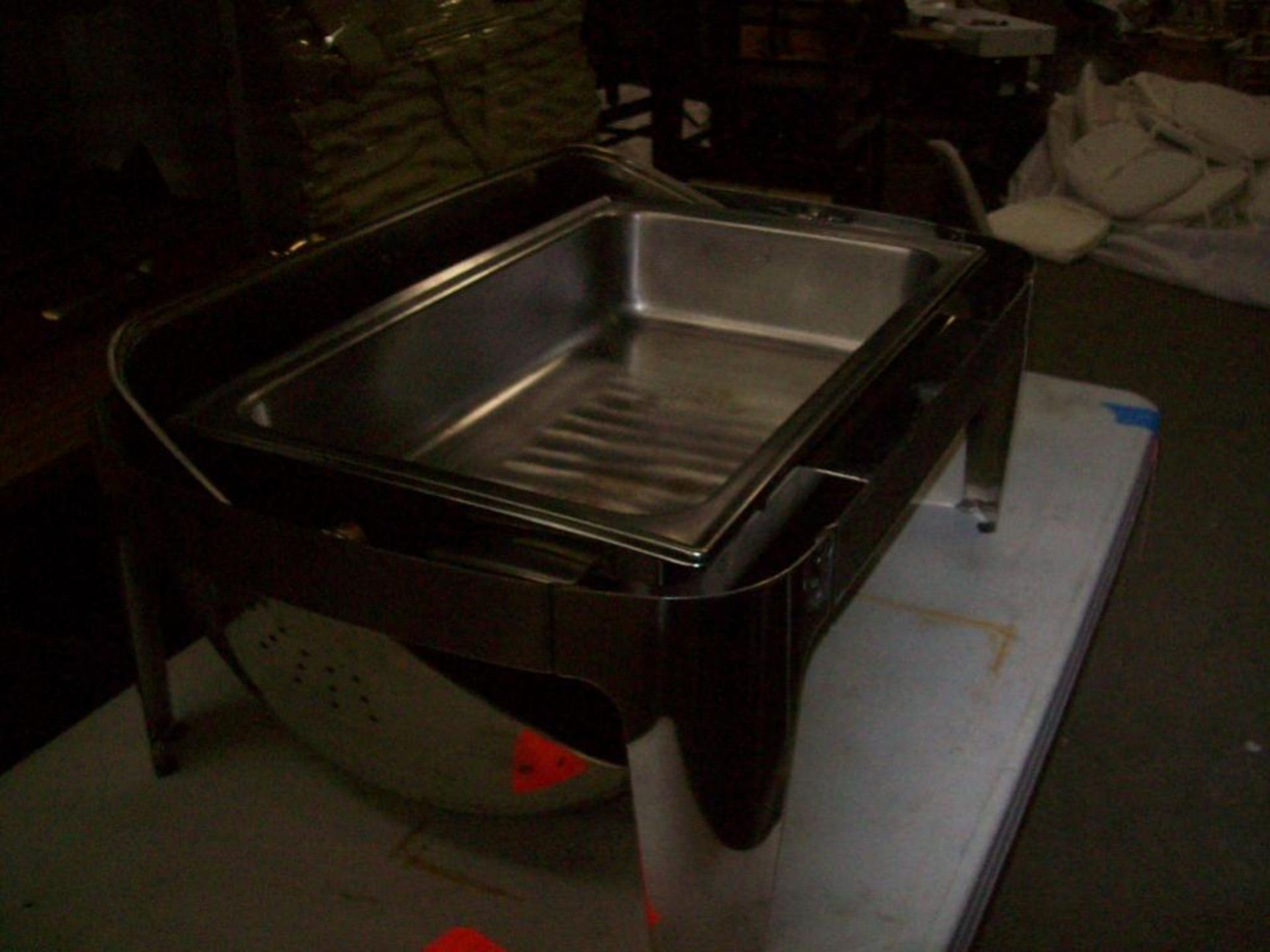 Dome covered stainless steel chafer with insert - Image 2 of 2