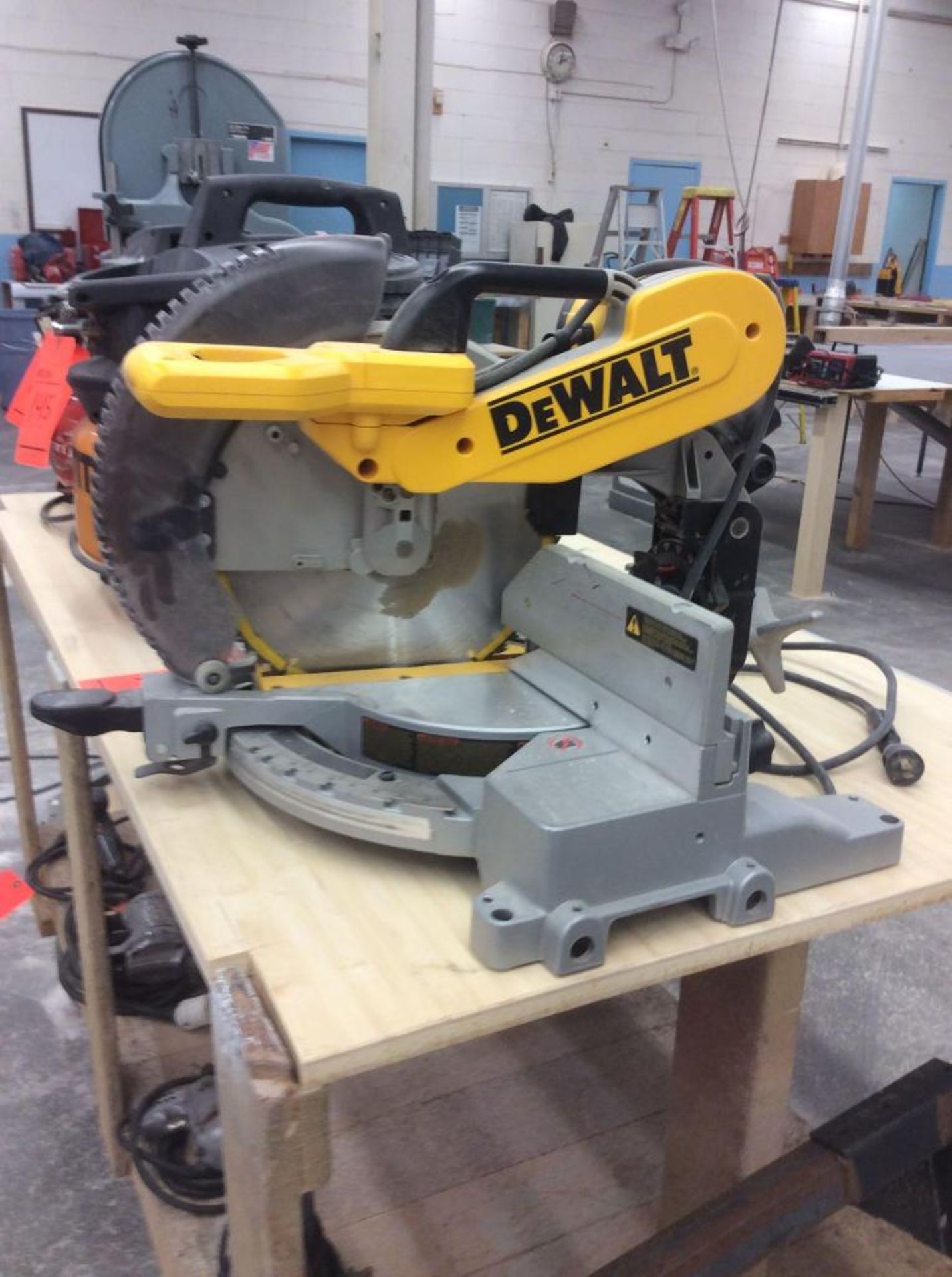 Dewalt 716 compound miter saw, with Dewalt 723 aluminum stand. - Image 2 of 3