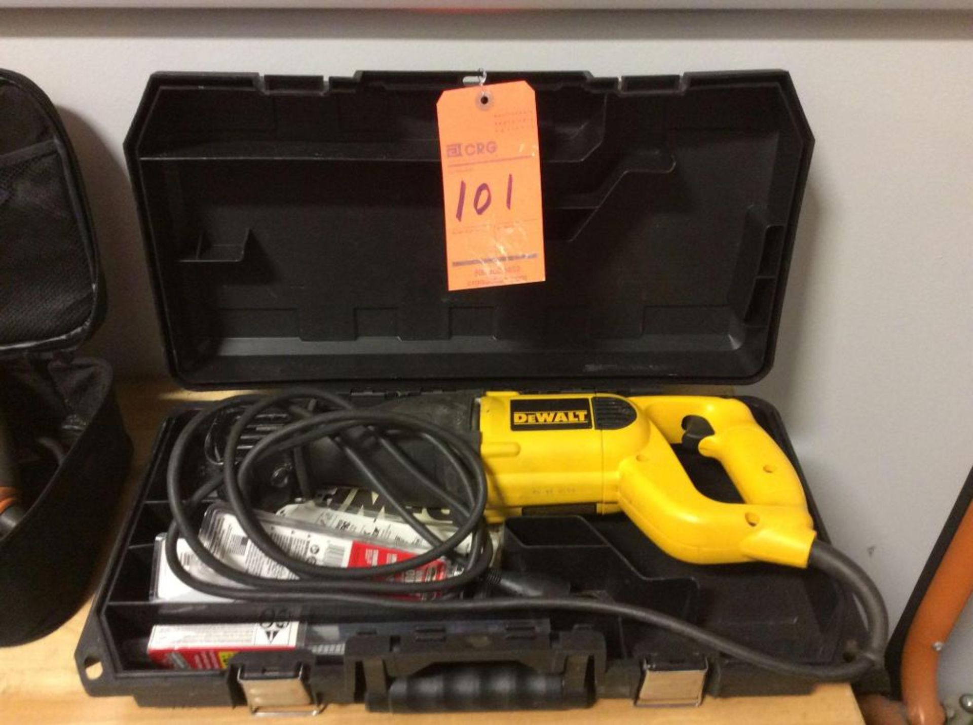 Dewalt electric sawzall with case mn DW304P