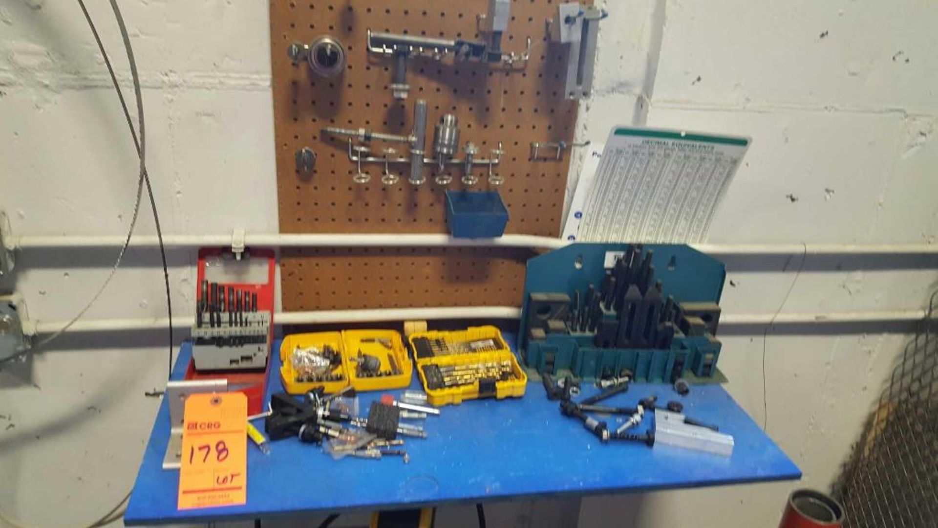 lot of assorted power tools including (5) cordless drills,each with charger and spare battery. Welle - Image 3 of 3