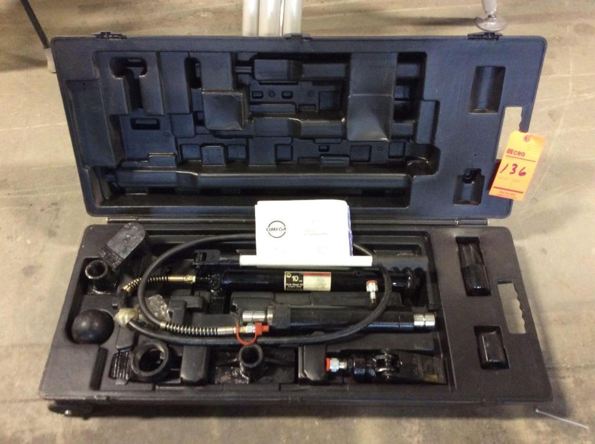 Omega 10 ton portable body repair kit, with case