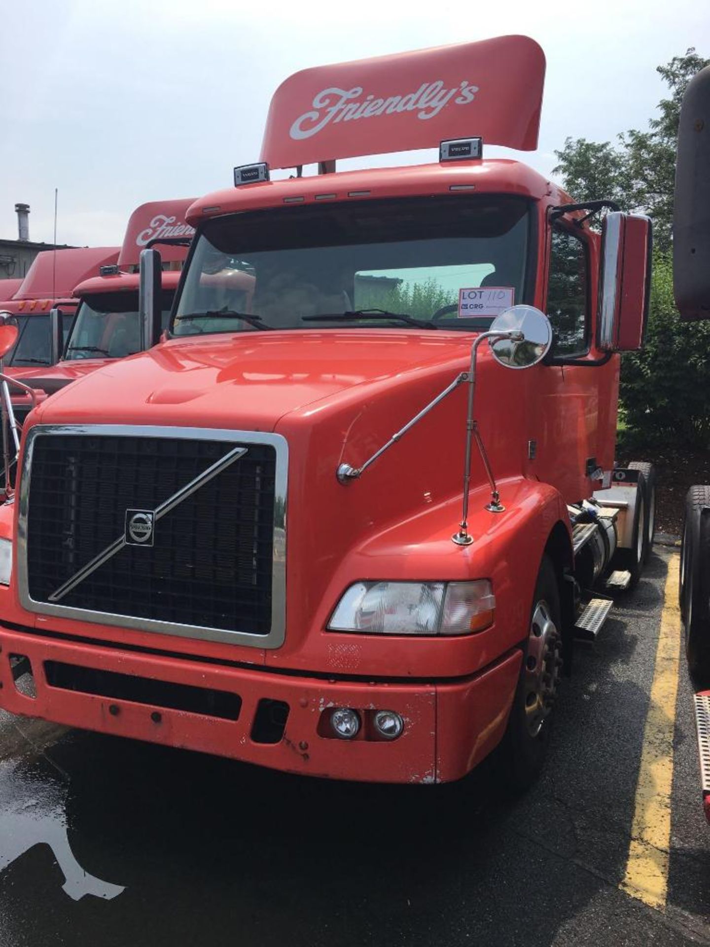 2011 VOLVO VN Tandem Axle Day Cab Tractor, 4V4MC9DG3BN534026, 182" wheelbase, Volvo D11 405 H.P.,