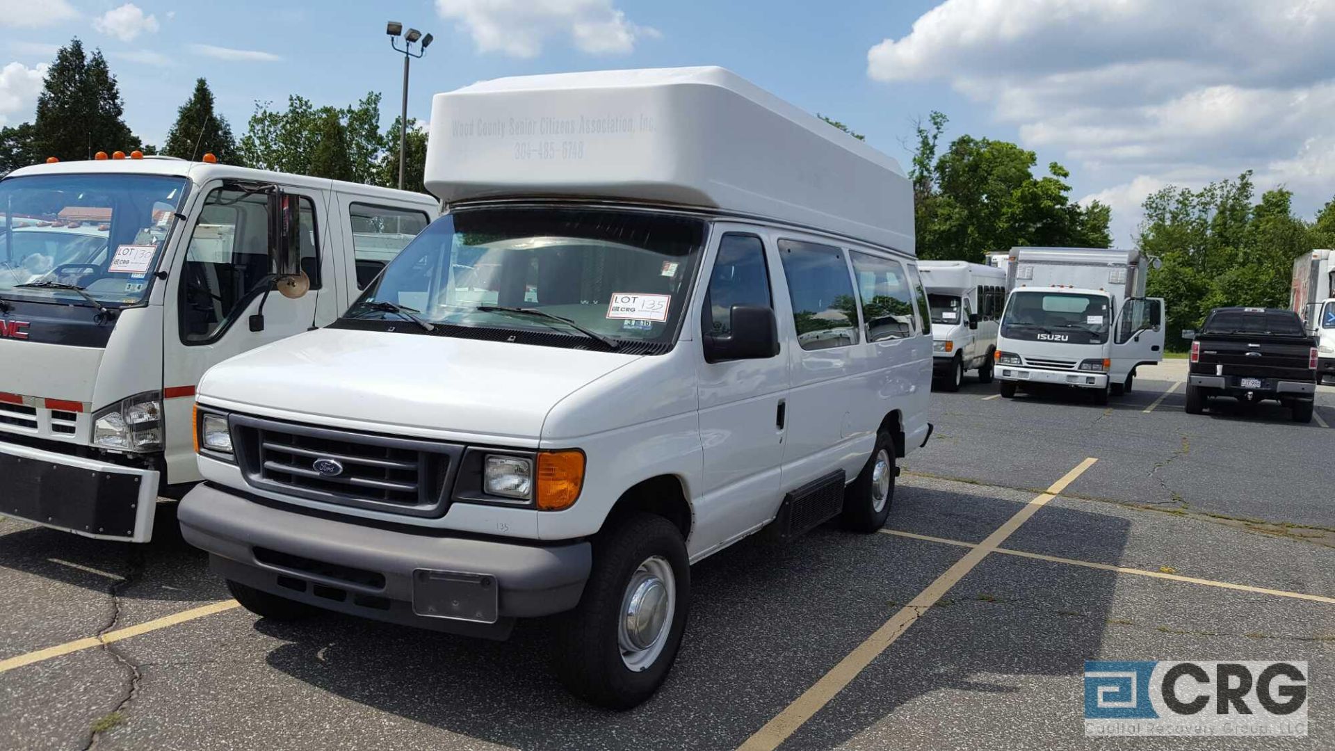 2005 Ford E350 9 passenger, wheelchair accessable, passenger van, auto transmission, manual