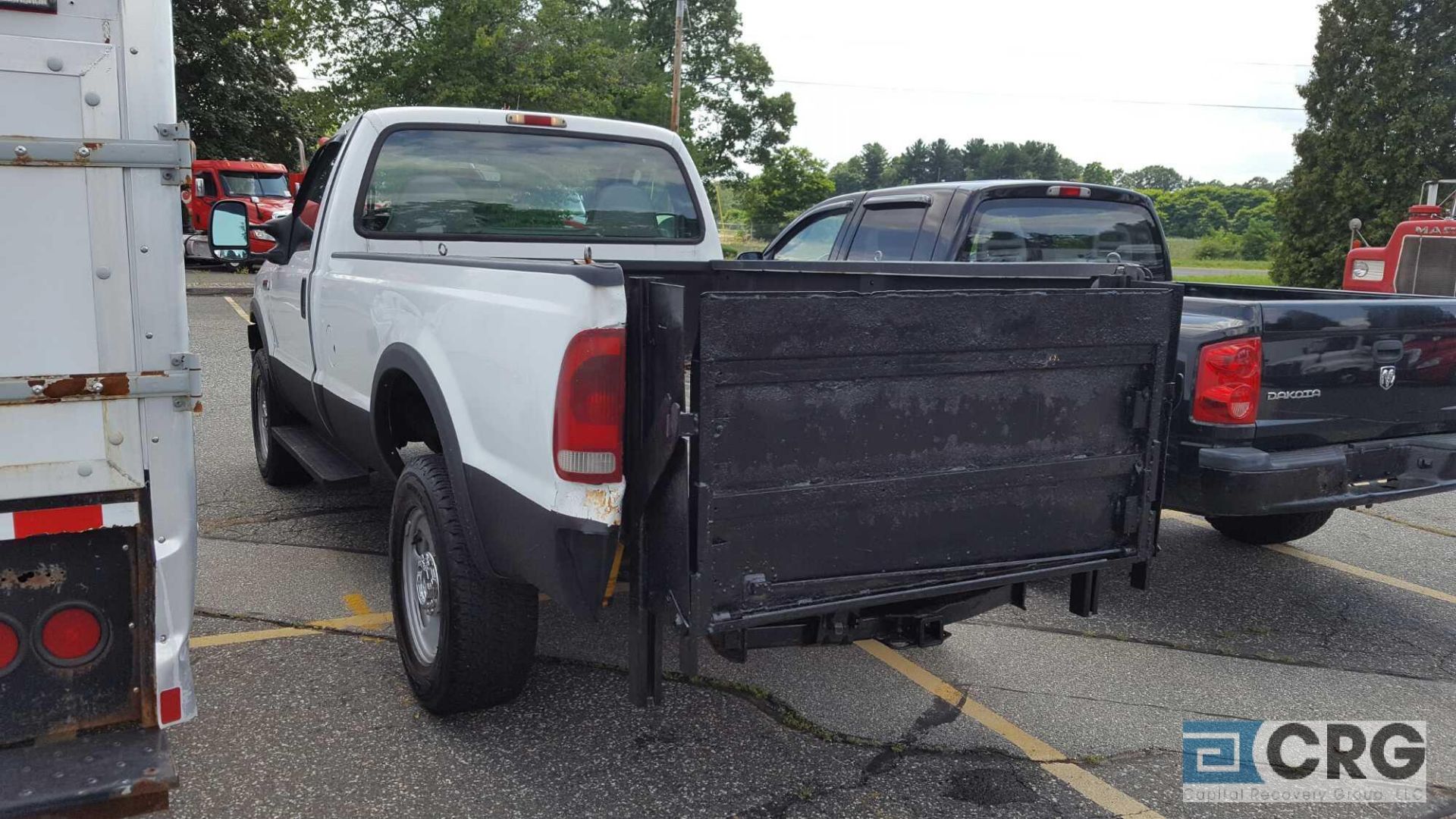 2006 Ford F350 PU Truck, 3 passenger seat, AM/FM Radio, manual windows and locks, auto transmission, - Image 4 of 5