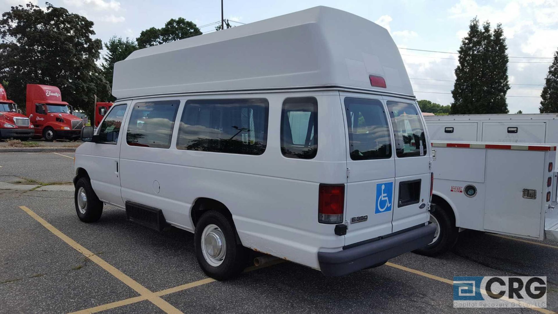 2005 Ford E350 9 passenger, wheelchair accessable, passenger van, auto transmission, manual - Image 3 of 6