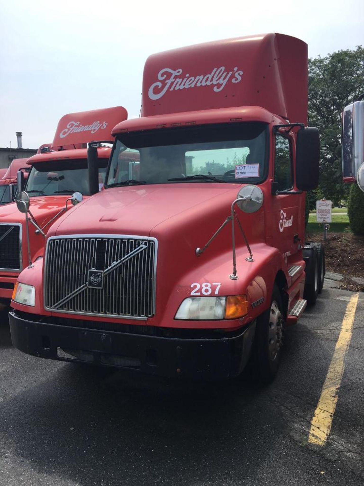 2002 VOLVO VN Tandem Axle Day Cab Tractor, 4V4NC9GG82N319614, 163" wheelbase, Volvo D12 385 H.P.,