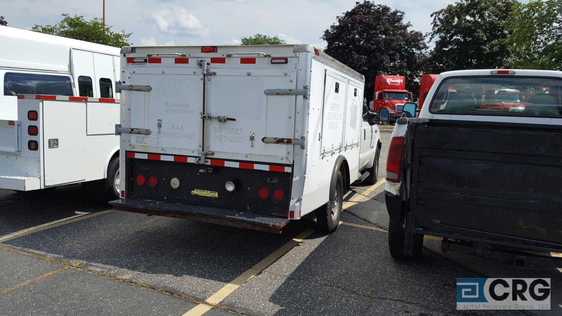 2006 Ford F 350 Utility Truck, Auto transmission, AM/FM Radio, manual windows and locks, 3 passenger - Image 4 of 6