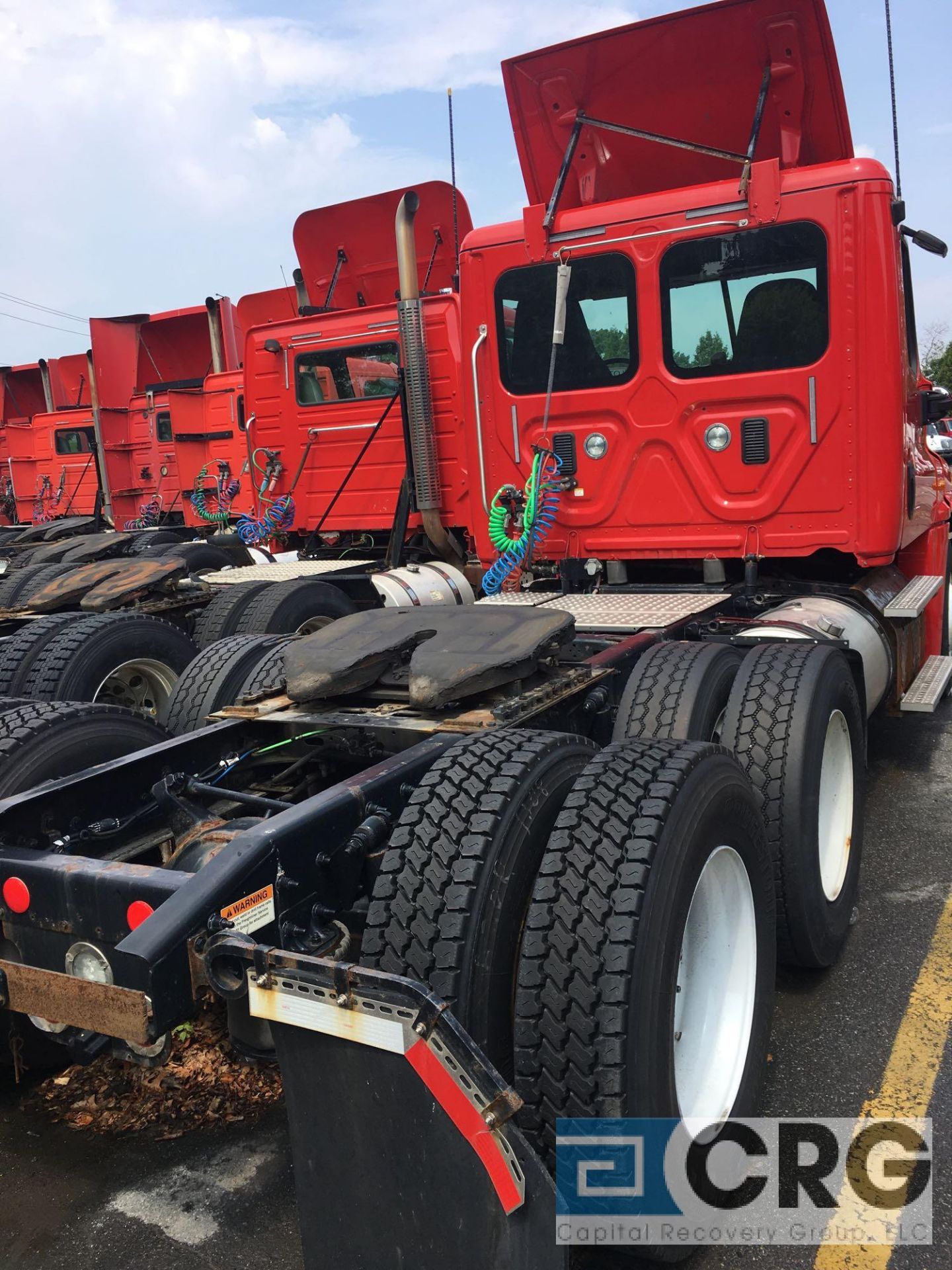 2015 Freightliner Cascadia 125 Tandem Axle Day Cab Tractor, 3AKJGEBG6FDGR2137, 178" wheelbase, - Image 5 of 9