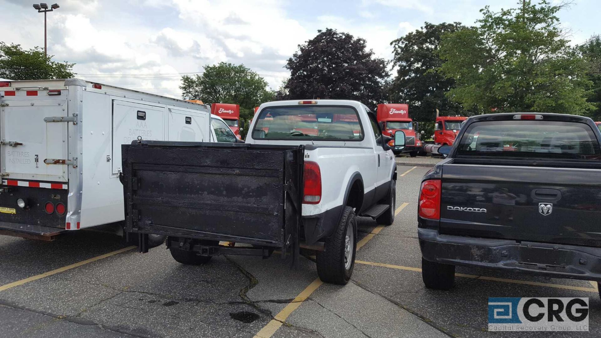 2006 Ford F350 PU Truck, 3 passenger seat, AM/FM Radio, manual windows and locks, auto transmission, - Image 3 of 5