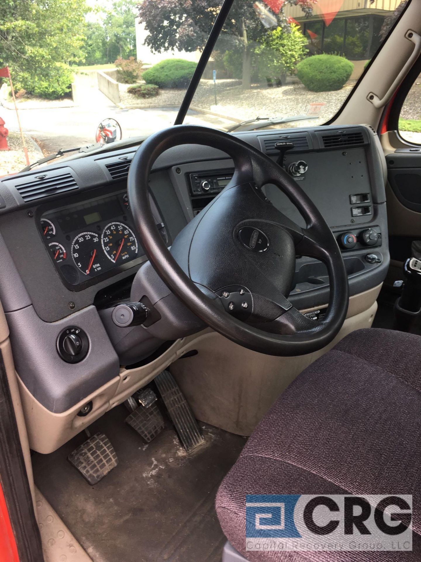 2015 Freightliner Cascadia 125 Tandem Axle Day Cab Tractor, 3AKJGEBG6FDGR2137, 178" wheelbase, - Image 7 of 9