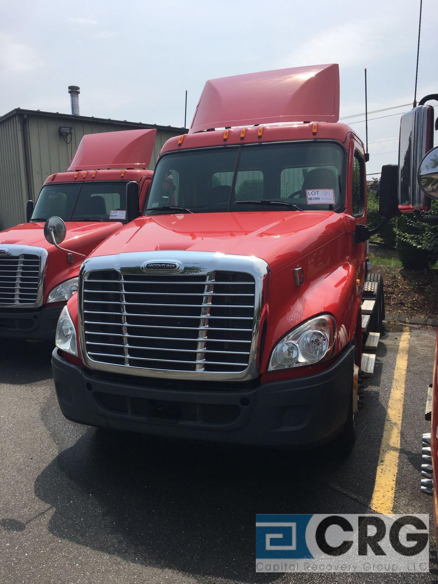 2015 Freightliner Cascadia 125 Tandem Axle Day Cab Tractor, 3AKJGEBG6FDGR2137, 178" wheelbase, - Image 2 of 9