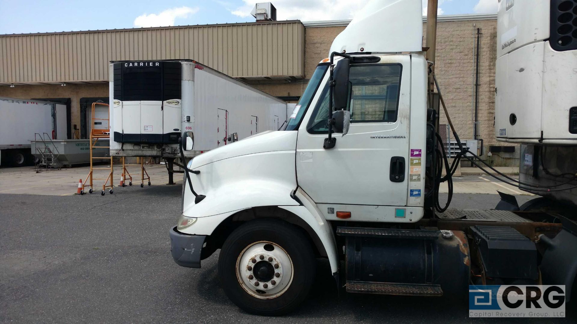 2005 International 8000 tandem axle day cab tractor, 401,000 miles, Cummins ISM, Eaton Fuller 10 - Image 2 of 5